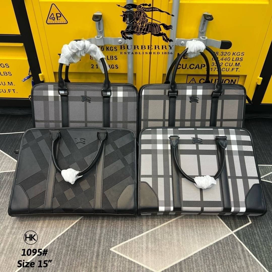 Burberry Men Ainsworth Briefcase / Burberry Newburg Briefcase / Burberry Briefcase Men Bag กระเป๋าเอกสารผู้ชาย กระเป๋าถือแนวนอนกระเป๋าธุรกิจใบใหญ่ สวยงามน่าใช้ จะถือหรือใช้แบบสะพายข้าง ลุคออกมาคือดูดีทีเดียว สินค้าแนะนำ