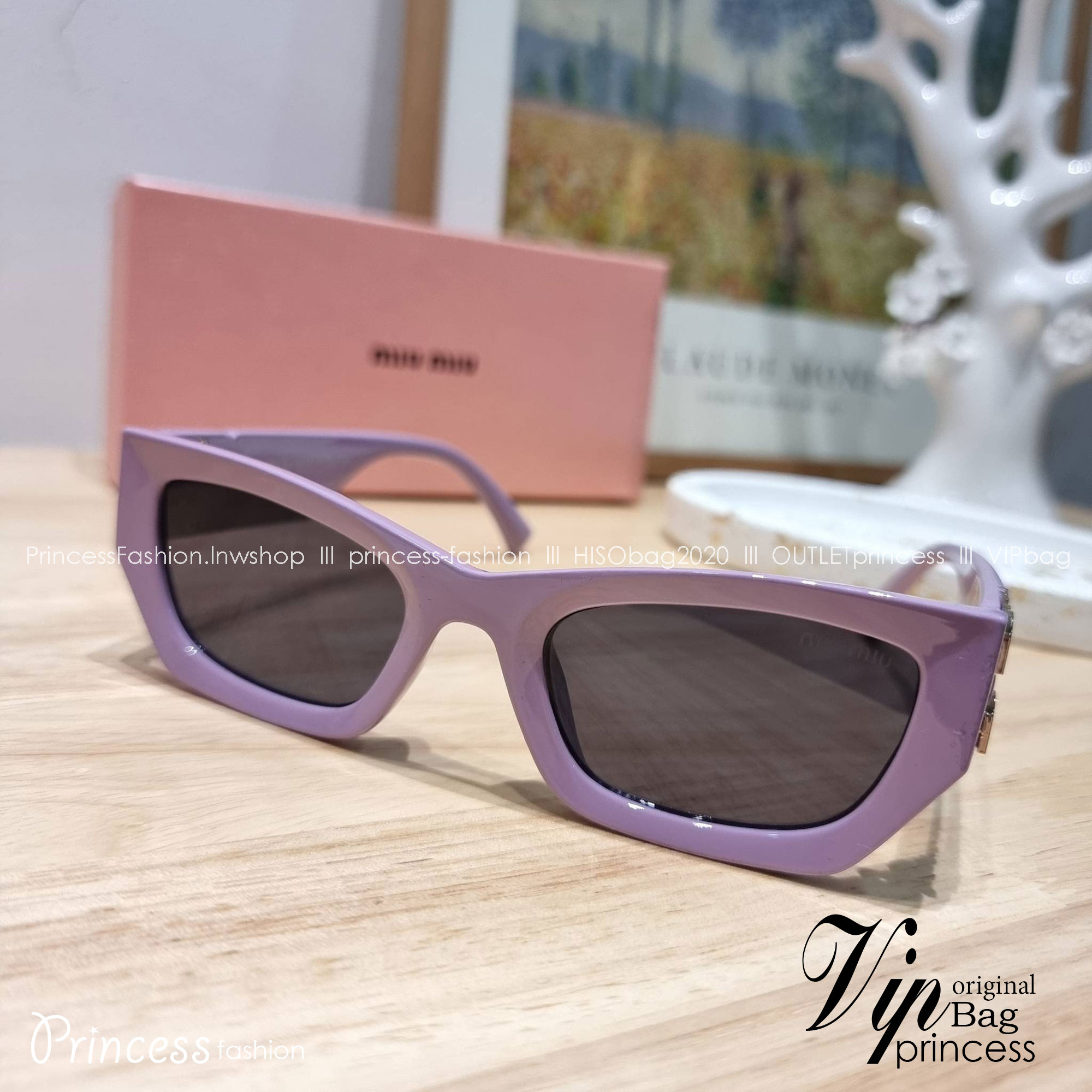 MIU MIU Sunglasses UV protection มาพร้อมอุปกรณ์ครบเซ็ท สวยปัง สวยตะโกน มีพกติดตัวไว้ไม่ตกเทรนด์ ใส่เสริมโหงวเฮ้ง ดูผู้ดี ใช้ได้ทุกโอกาส ทุกสถานการณ์ ใส่ที่บ้านถนอมสายตา ใส่ออกข้างนอกกันแดด กันลม กันฝุ่นก็มั่น ก็เลิศทั้งหมด