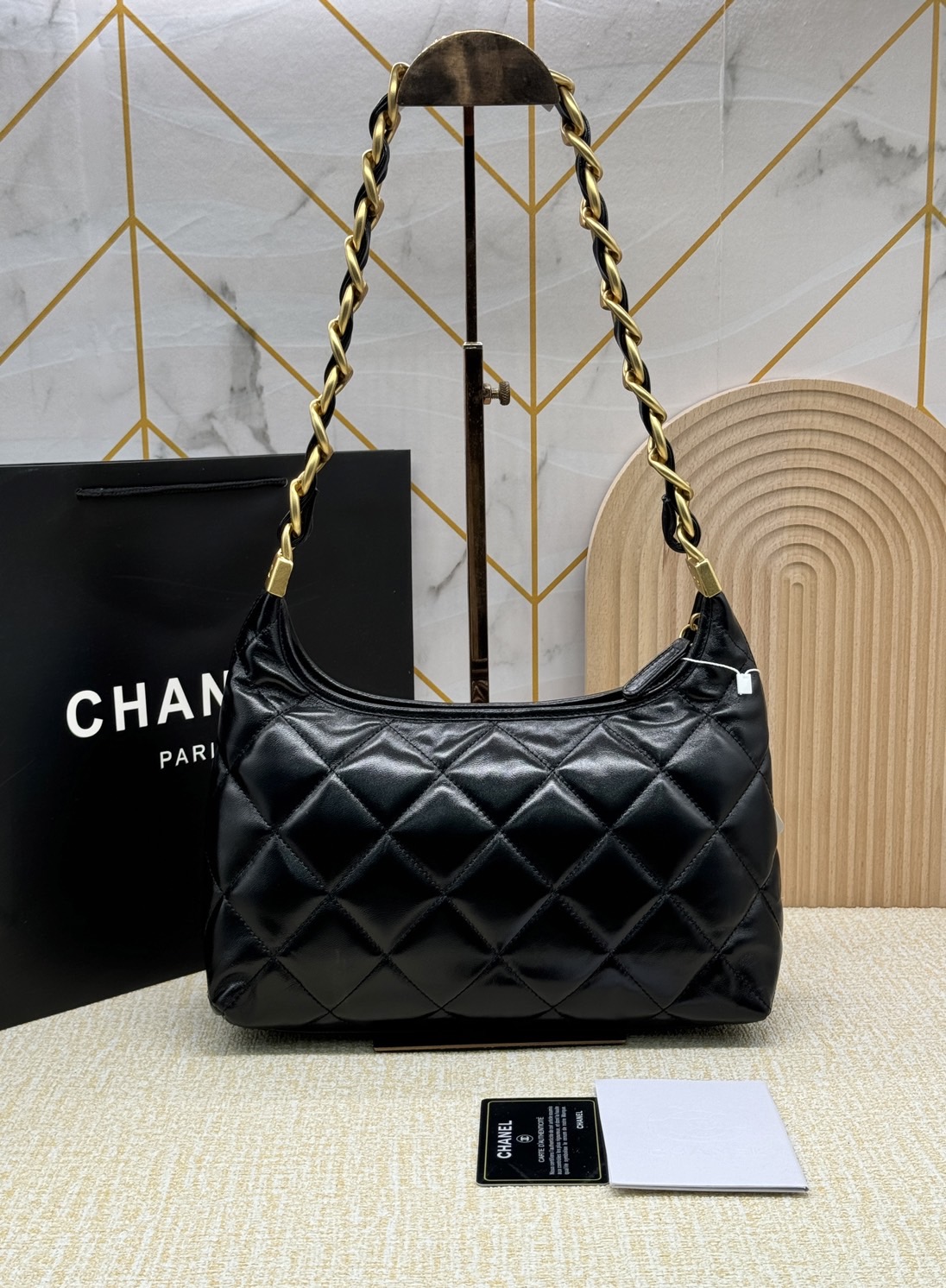CHANEL HOBO BAG Shiny Leather & Gold-Tone Metal 26cm กระเป๋าทรงโฮโบ ดีไซส์สวยเรียบหรู เกรดออริ สลับแท้ 1:1 ใช้งานต่างประเทศได้