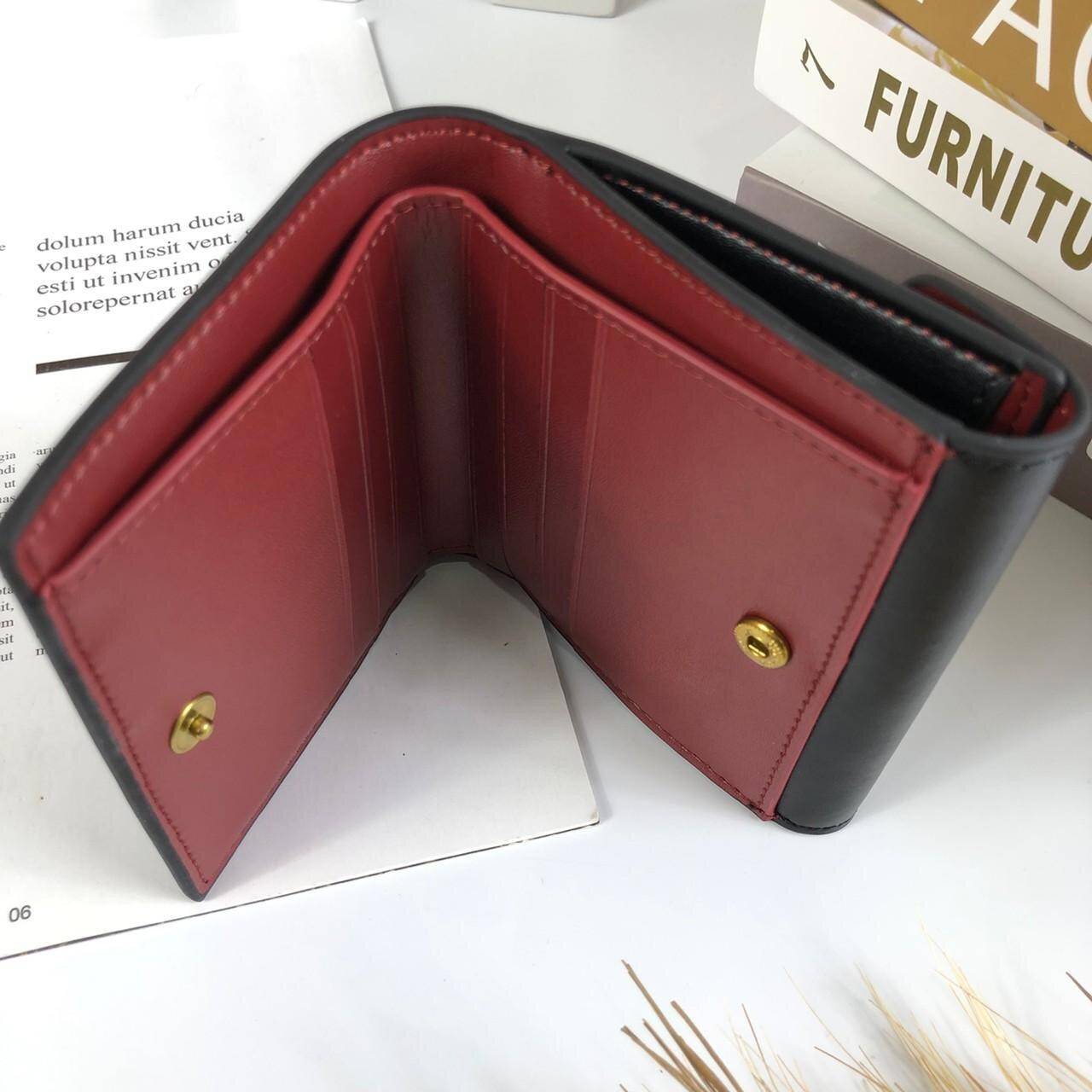 กระเป๋าสตางค์ใบสั้น COACH สามารถใช้งานได้ทั้งด้านหน้าและด้านหลัง