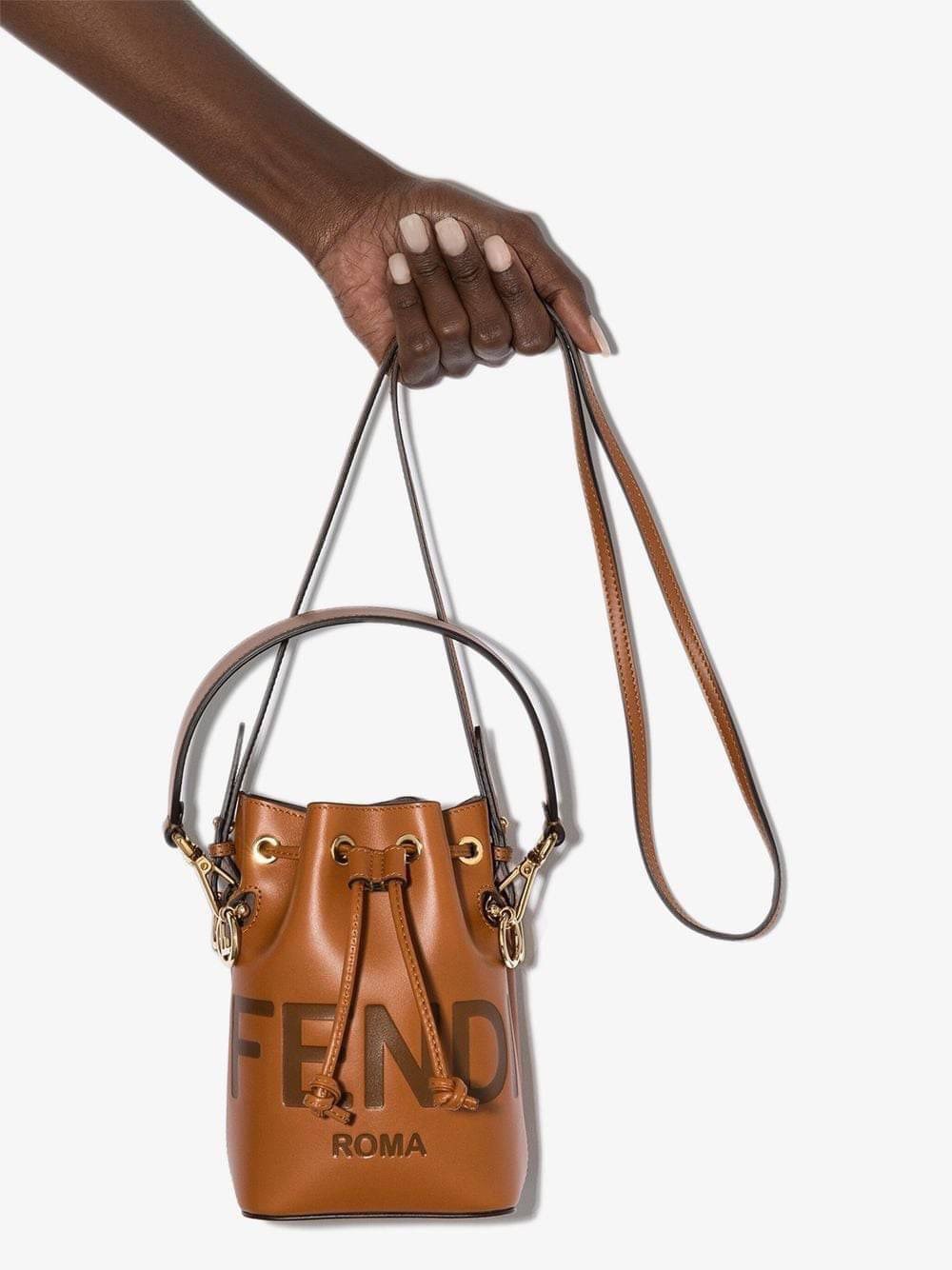 FENDI MON TRESOR MINI LEATHER BUCKET IN BROWN ทรงขนมจีบสุดฮิต! เปิดปิดด้วยตัวเปิดแบบรูด ภายในมีช่องใส่ของหลัก ใส่กระเป๋าสตางค์กลาง + มือถือได้ ทรงนี้กำลังมาแรงมาก อะไหล่ทอง มีสายให้สองแบบ ปรับเปลี่ยนลุคได้ง่าย พร้อมส่งที่ไทยราคาสุดคุ้มห้ามพลาดค่ะ!