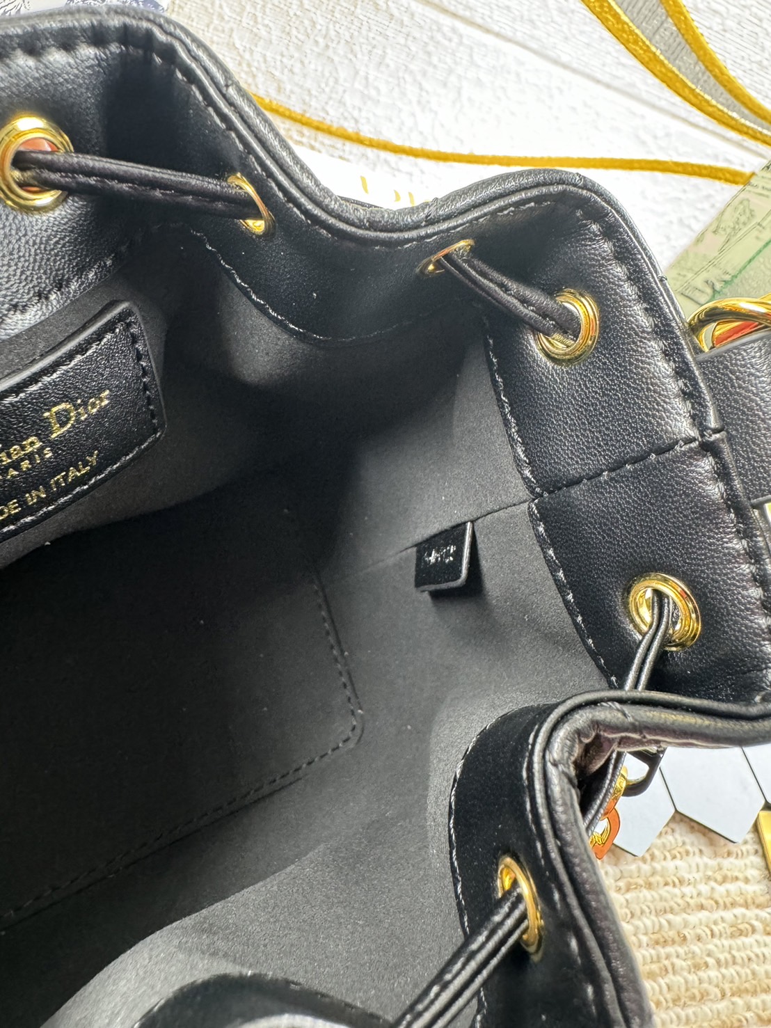 DIOR Small Dior Jolie Bucket Bag กระเป๋าทรงถังรูปทรงทันสมัย สง่างามเหนือกาลเวลา เกรดท็อปออริ สลับแท้ 1:1