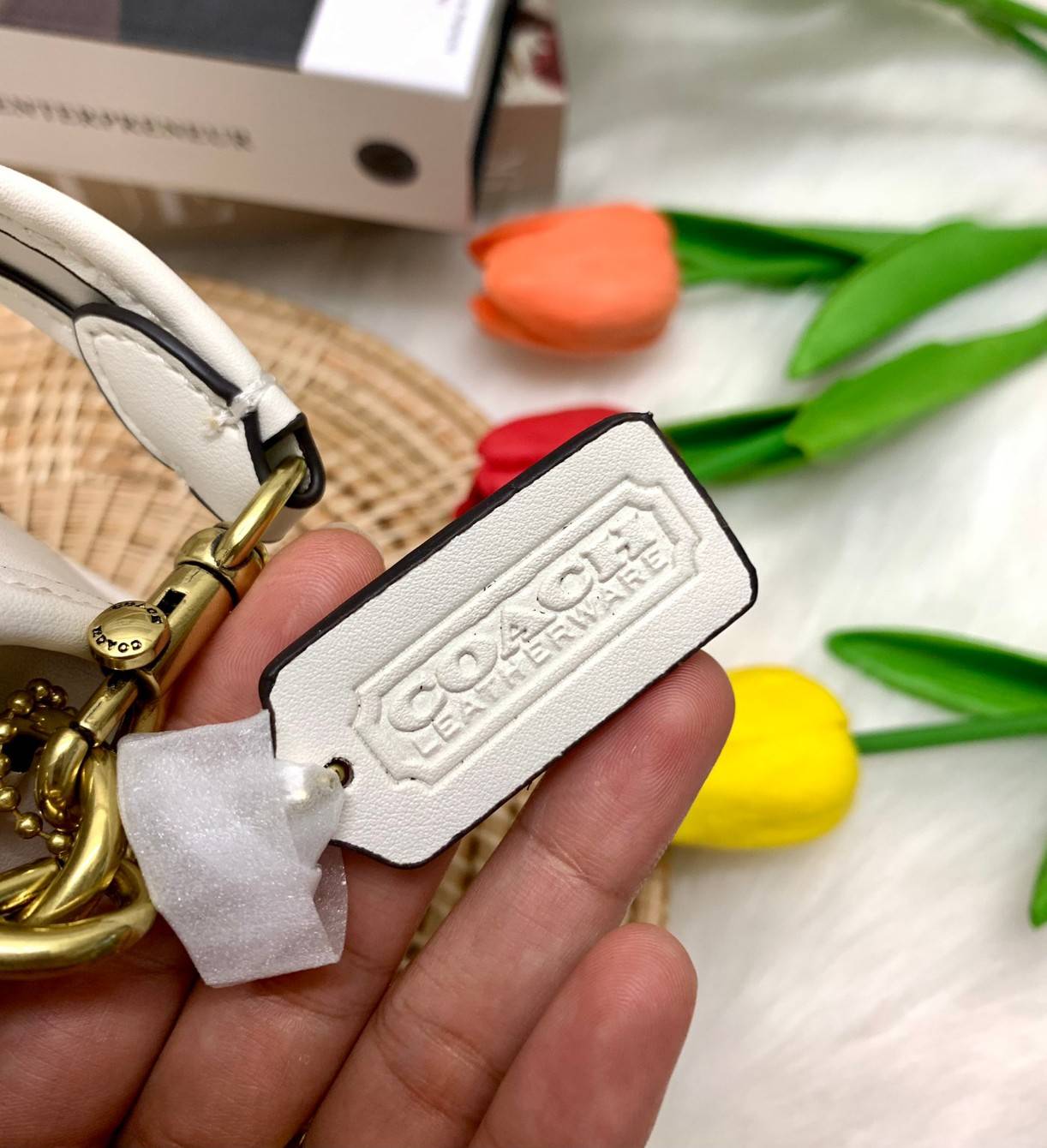 imited edition🌸 COACH C2766 SWINGER WITH GARDEN EMBROIDERY พร้อมส่งที่ไทย สวยก่อนใครชั่วโมงนี้ค่ะ💐 กระเป๋าหิ้ว//สะพายข้างได้ หนังแท้ หนังนิ่ม นุ่มมือดีมากๆค่ะ 🌸จุดเด่นด้านหน้าเป็นงานปักเน้นๆ3D สวยสะดุดตามากทีเดียวค่ะ เปิดปิดกระเป็า