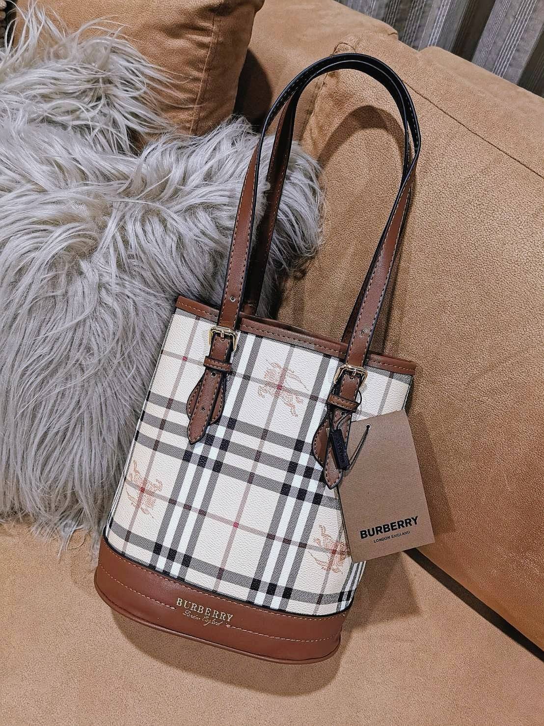 BURBERRY FRAGRANCES VINTAGE BAG กระเป๋าสะพายทรงวินเทจ