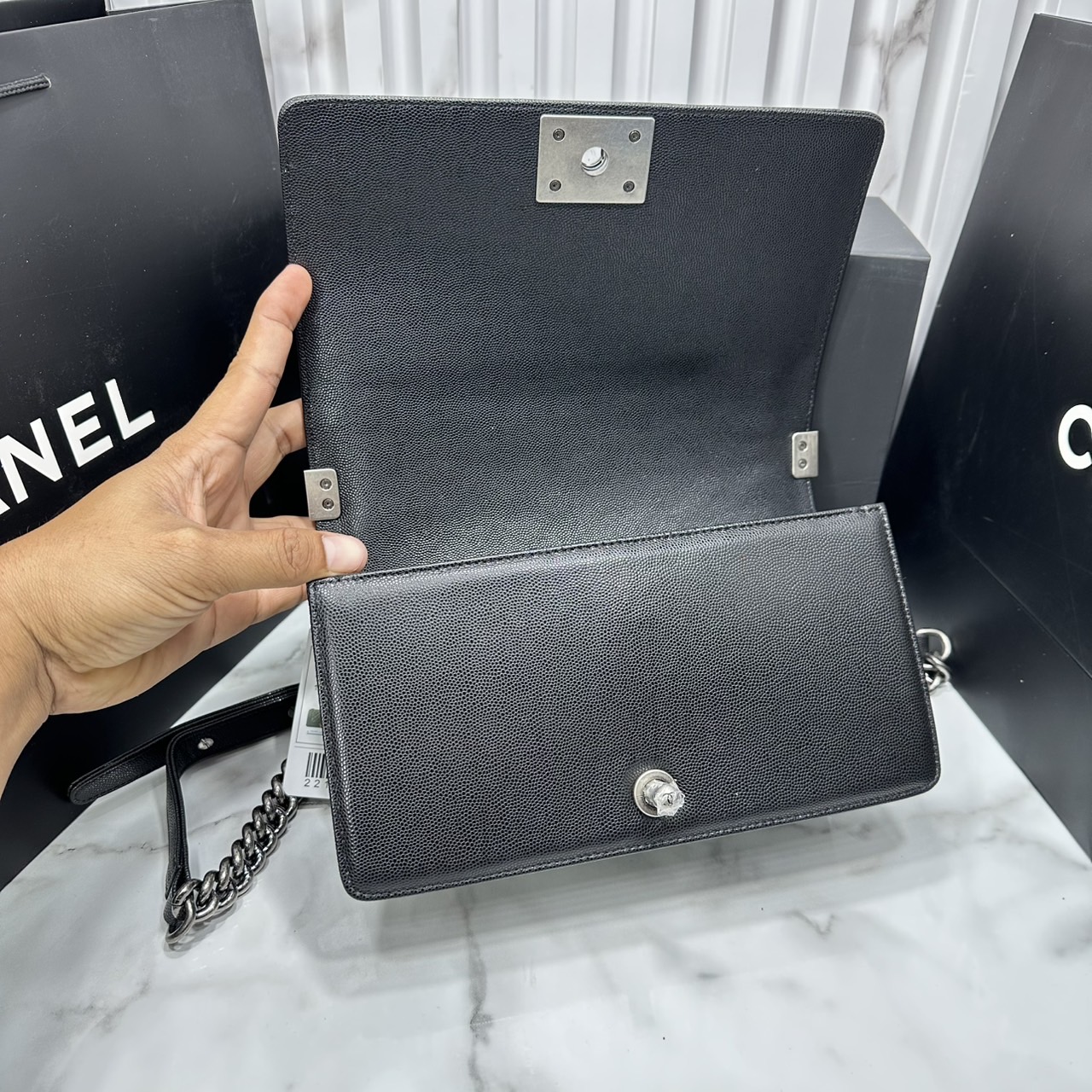 ORI หนังแท้ | CHANEL Boy 25cm shoulder bag กระเป๋าสะพายรุ่นยอดนิยม หรูหราระดับตำนาน สวยงามเหนือกาลเวลา