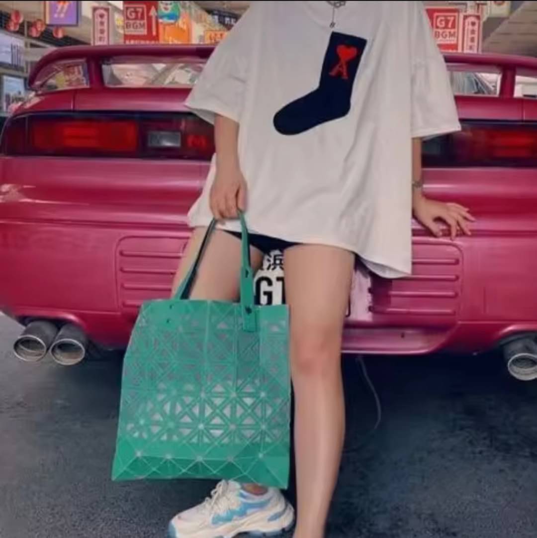 Baobao issey miyake frame tote 6x6 / MIYAKE Frame Mesh Tote Bag กระเป๋าที่มองทะลุได้เหมือนตะกร้าและให้ความรู้สึกสดชื่น