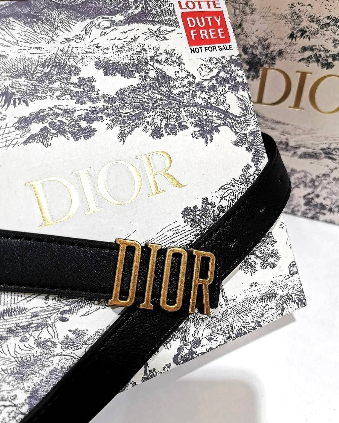 "Dior" Belts 3D Logo VIP Gift With Purchase GWP พรีเมี่ยมกิ๊ฟ Limited จาก Christian Dior Perfume Dutyfree Counter ดีไซน์สุดคลาสสิคหัวเข็มขัด Vintage วัสดุ 3D Gold Metal สายหนังแท้สีดำปรับระดับได้ Black & Gold เข้าได้กับทุกลุ๊คทุกสไตล์การเเต่งตัว