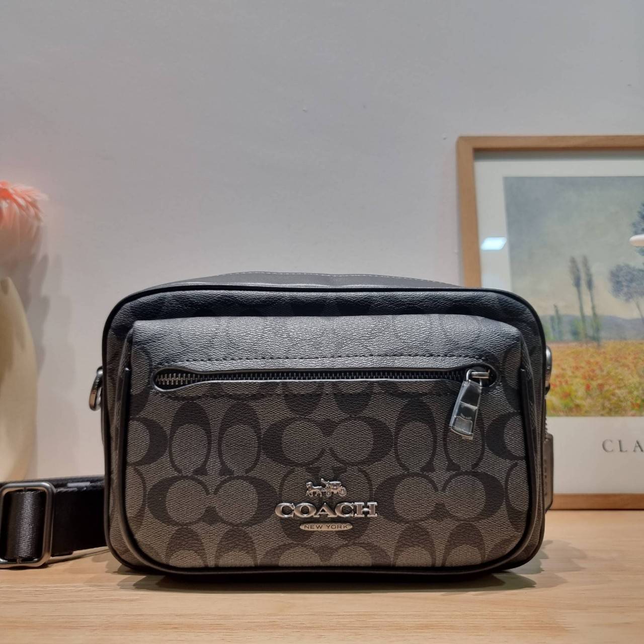 COACH ELIAS CROSSBODY IN SIGNATURE CANVAS BAG CJ509 CJ510 กระเป๋าครอสบอดี้ทรงคลาสสิค ดีไซน์รูปแบบใหม่ ใช้งานง่ายและสะดวก