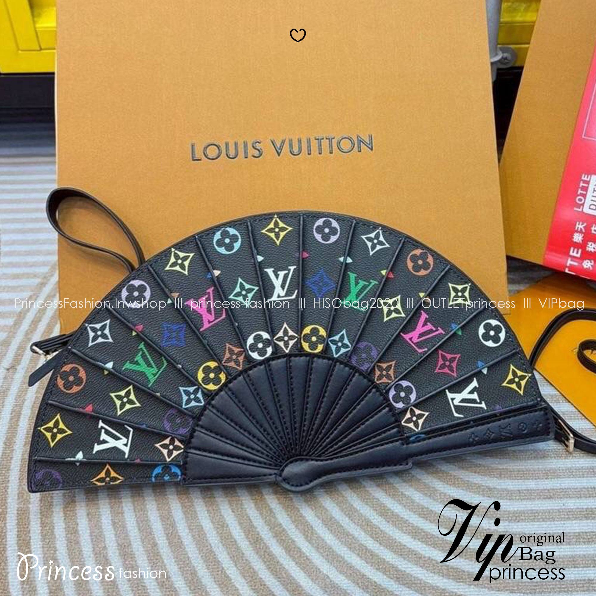 LV Fan Clutch Bag Monogram Flower กระเป๋าทรงคลัชรูปทรงคล้ายพัดพับได้ ดีไซน์น่ารักสดใส ใหม่ล่าสุด โดดเด่นไม่เหมือนใคร