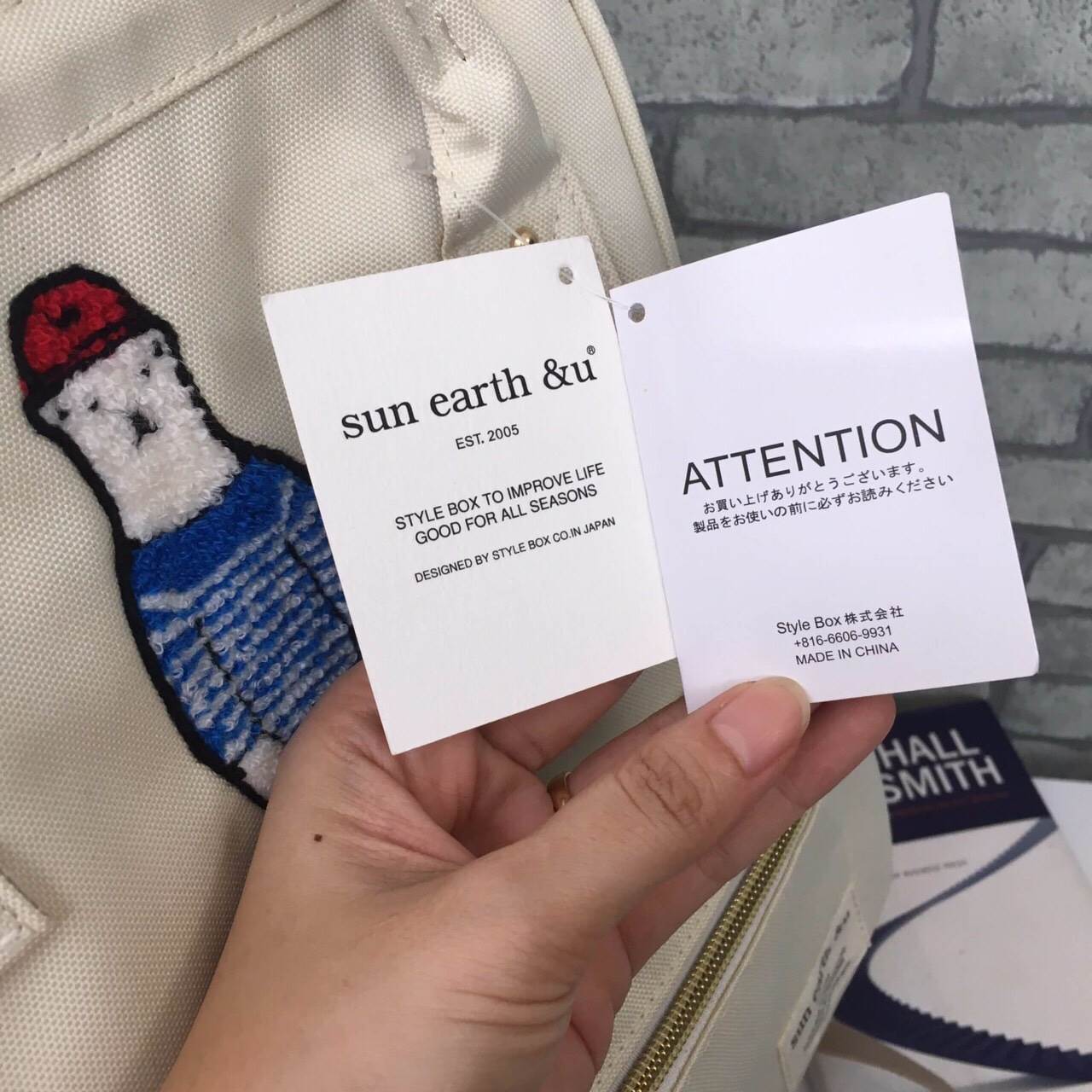 รุ่นขายดีค่า Sun earth & U รุ่นหมี Benjamin รุ่น Classic (Canvas ใบใหญ่) by anello Anello อัพเดทเทรนด์กระเป๋าที่กำลังมาแรงในตอนนี้ หลังจากที่หลายคนกำลังนิยมใช้กระเป๋าสุดฮิต อย่าง Anello จากประเทศญี่ปุ่นตอนนี้ทางแบรนด์ได้เพิ่มคอลเลคชั่นใหม่ขึ้นชื่อว่า Sun 