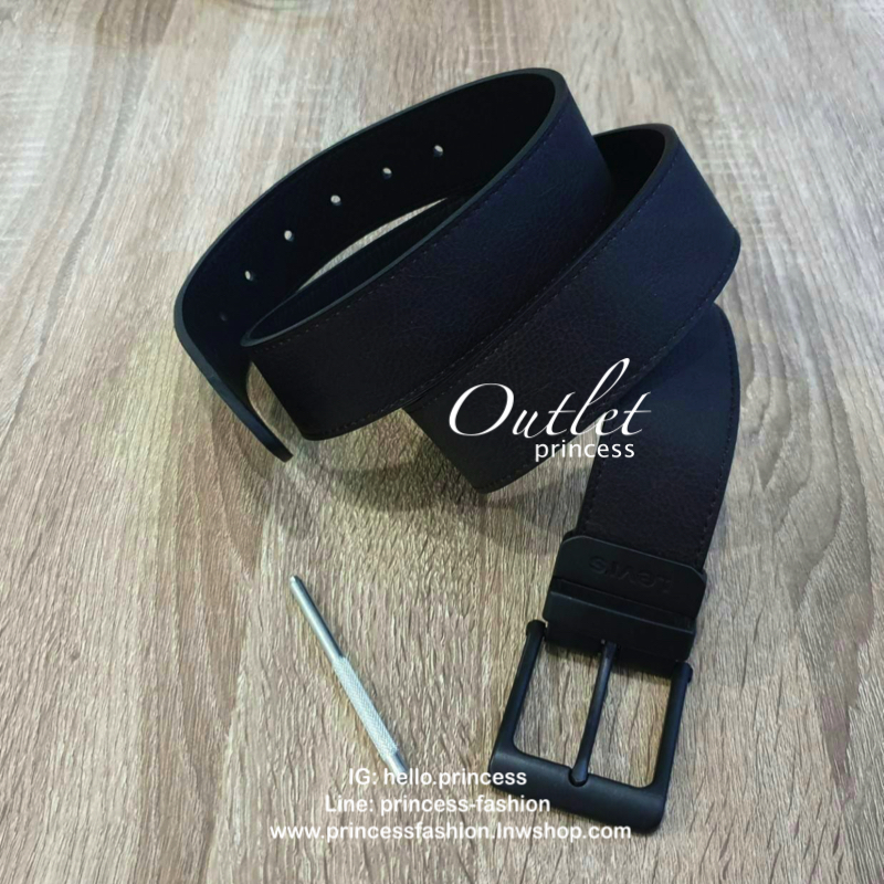 Levi’s Belt and Wallet Gift Set ในเซตประกอบด้วยกระเป๋าสตางค์พับสองตอนและเข็มขัดวัสดุหนังคุณภาพดี กระเป๋าสตางค์ปั้มโลโก้ด้านหน้าภายในมีช่องใส่บัตรและธนบัตรแยกเป็นสัดส่วน เข็มขัดหนังกลับใช้ได้ในทุกโอกาสนะคะ