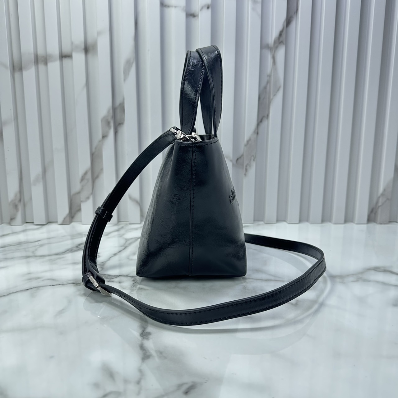 ALEXANDER WANG Punch Mini Tote Bag in Crackle Patent Leather กระเป๋าทรงโท้ท งานหนังลายยับเต็มใบ เกรดออริ 1:1 ใช้งานต่างประเทศได้