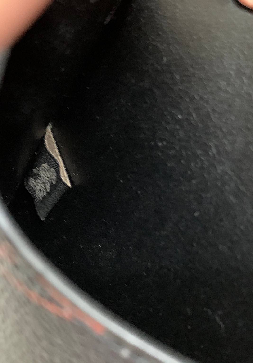 COACH PHONE CASE CROSSBODY BAG ((73486//76988//76357//39955//91046)) COACH NORTH/SOUTH CROSSBODY IN SIGNATURE CANVAS กระเป๋าใส่โทรศัพท์รุ่นนี้ มีความโดดเด่นทั้งดีไซน์และคุณสมบัติในการใช้งาน ด้วยลวดลายที่มีซิกเนเจอร์เป็นเอกลักษณ์แล้ว ด้านหลังยังมีช่องใส่กา