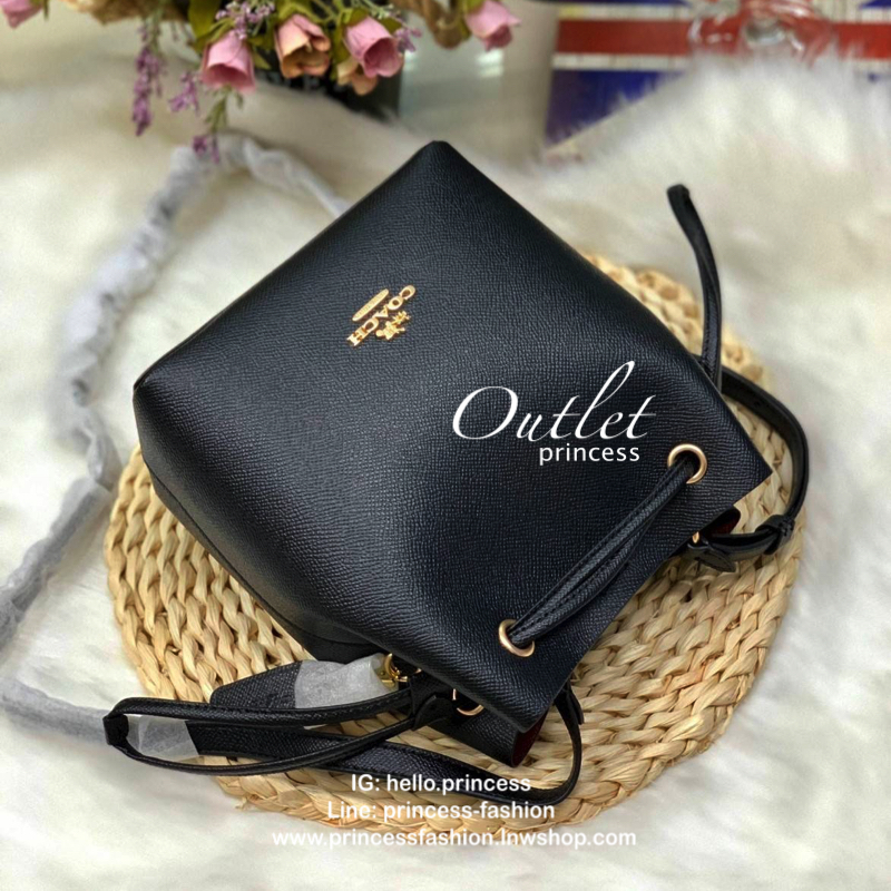 COACH LENA CROSSBODY BAG กระเป๋าสะพายทรง bucket หนังแกะแท้ หนังนิ่ม เบา ขนาดกำลังน่ารัก เปิดปิดแบย drawstring, แม่เหล็ก ภายในโล่ง ใส่ wallet กลาง มือถือทุกรุ่น และของใช้ส่วนตัว สายสะพานปรับได้ค่ะ