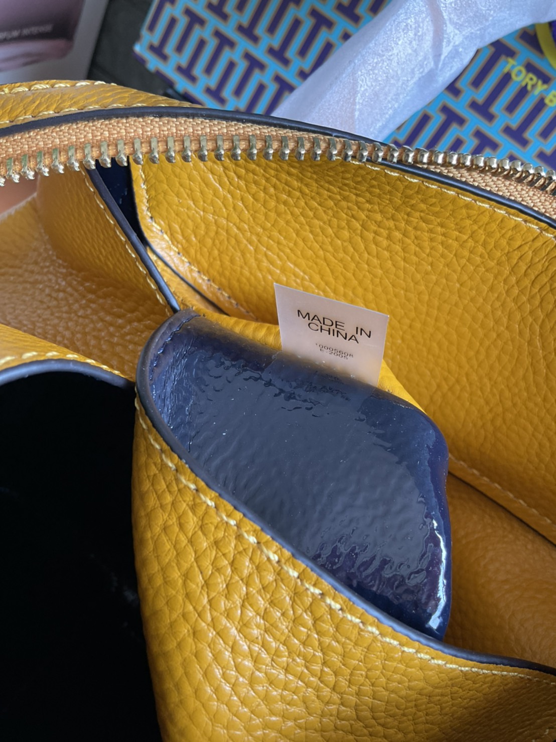 ของแท้ Tory Burch Bur Perry Small Satchel ( Style : 61169 ) กระเป๋าถือ/คล้องแขน/สะพายข้าง แบรนด์ยอดนิยม รุ่นใหม่ล่าสุดแบบคลาสสิก แบบทันสมัย สวยโดดเด่น