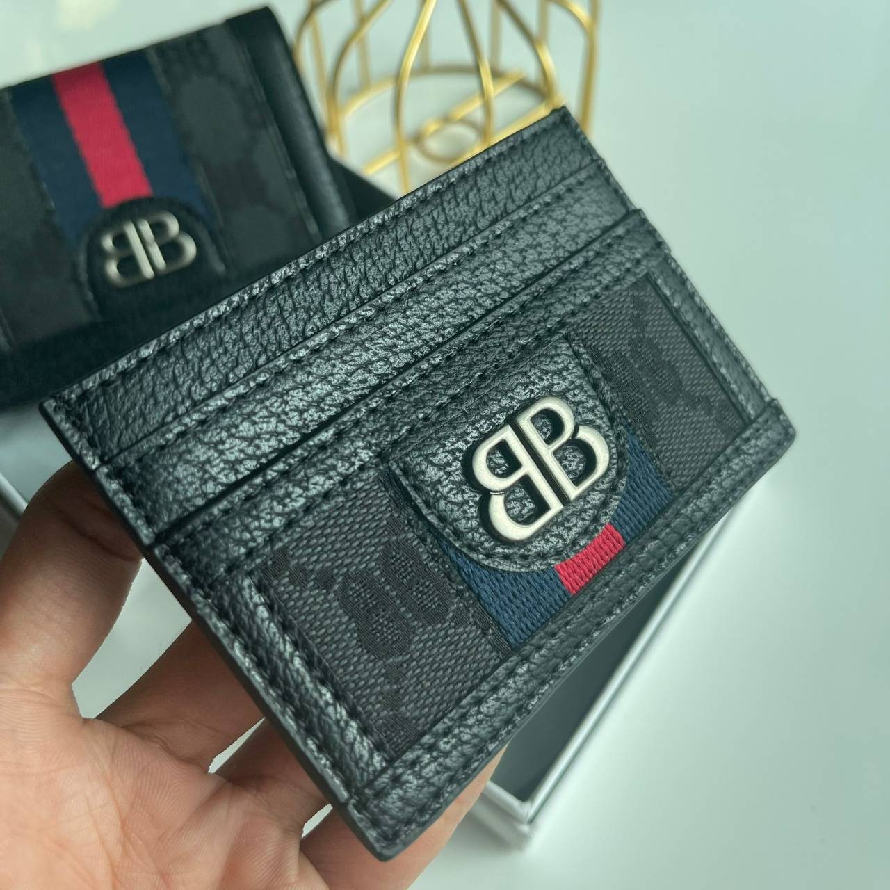 หนังแท้ Gucci X Balenciaga Card Holder The Hacker Project มาแล้วจ้า ฮิตมาก อย่าตกเทรนน้าา ใช้ได้ทั้งหญิงชาย งานหนังแท้สวยมากค่ะ ยิ่งใช้หนังยิ่งสวย พร้อมส่งที่ไทย ภาพสินค้าถ่ายจากงานขายจริง ใช้งานต่างประเทศได้