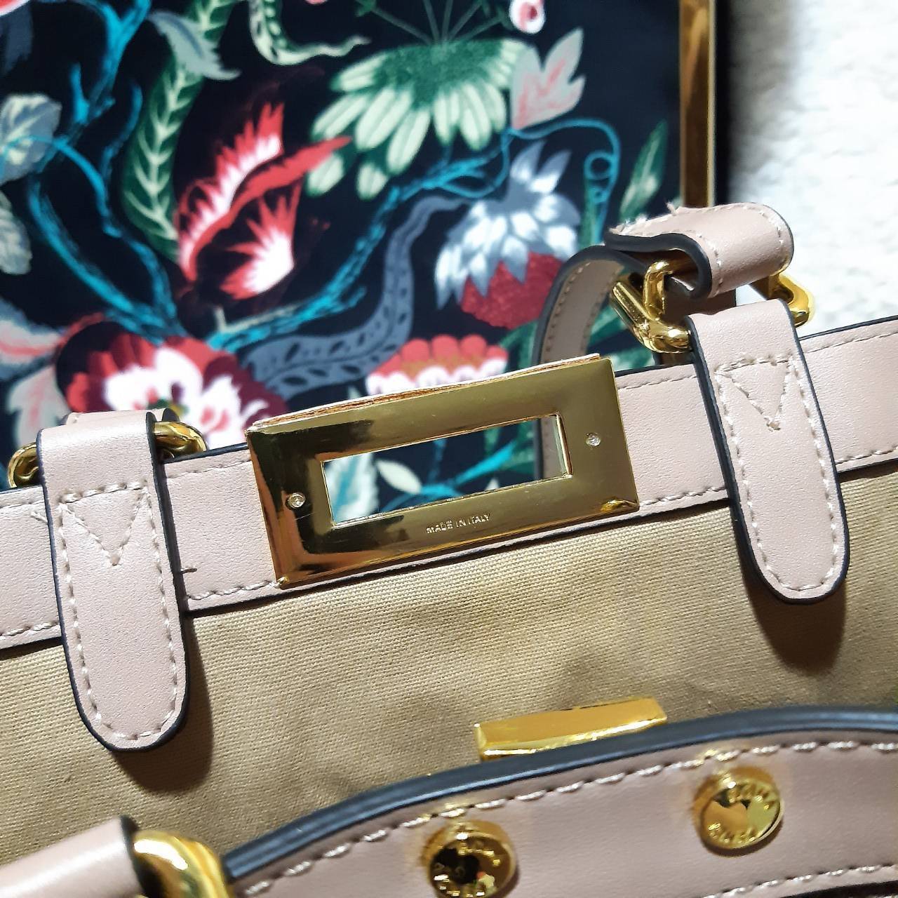 พรีเมี่ยมกิ๊ฟแท้ 100% 】FENDI NEW TOTE GIFT BAG กระเป๋าถือ/สะพายไหล่ น้ำหนักเบา ทรงสวย หรู ดูแพงเกินเบอร์!!