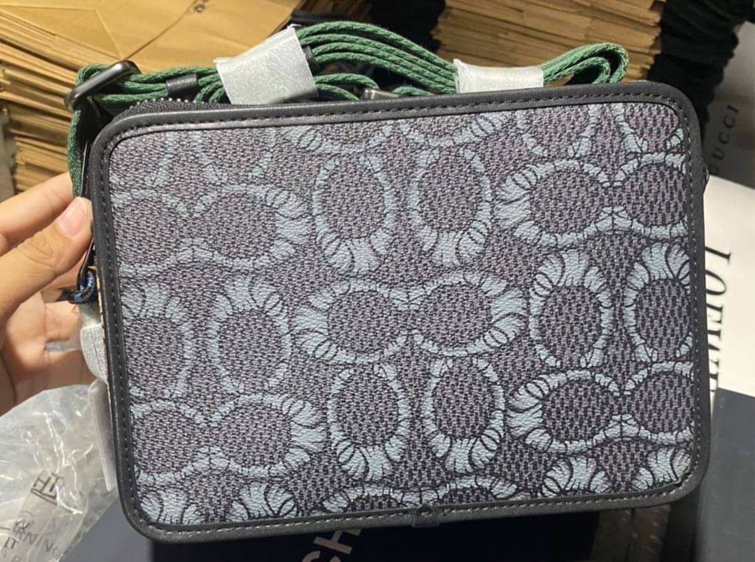 COACH X MICHAEL B. JORDAN CHARTER CROSSBODY 24 IN MUMMIFIED SIGNATURE CANVAS พร้อมส่งที่ไทย ภาพสินค้าถ่ายจากงานขายจริง ใช้งานต่างประเทศได้