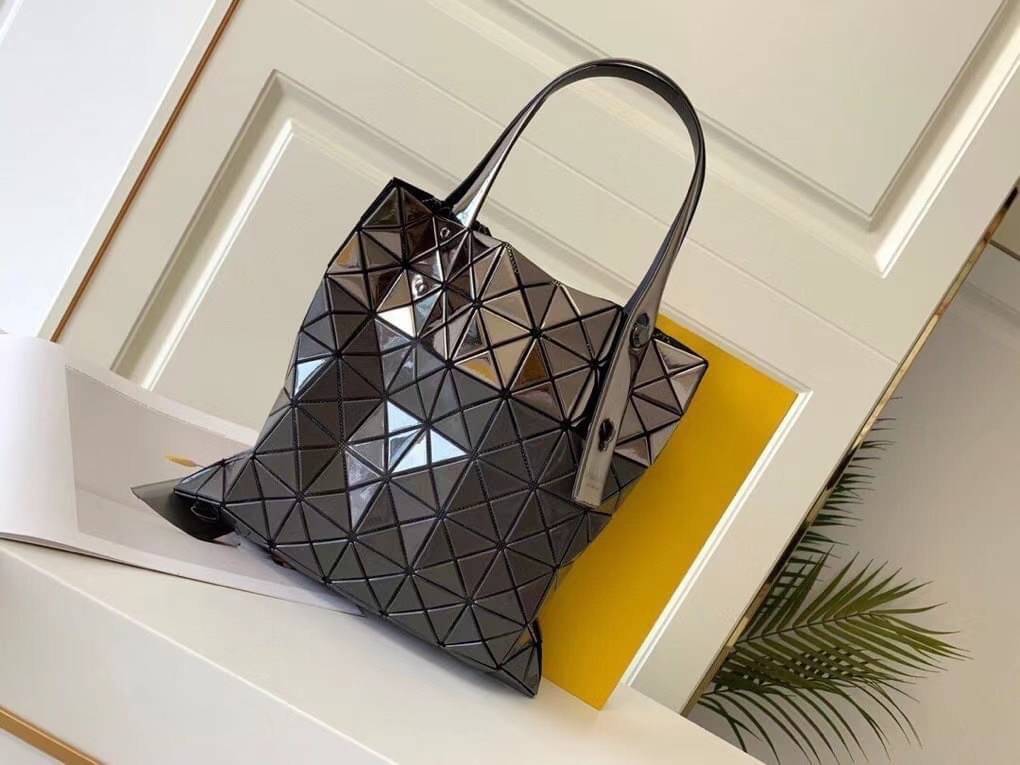 พรีเมี่ยมกิ๊ฟแท้ 100% 】ISSEY MIYAKE BAOBAO PLATINUM COLLR [GRAY]