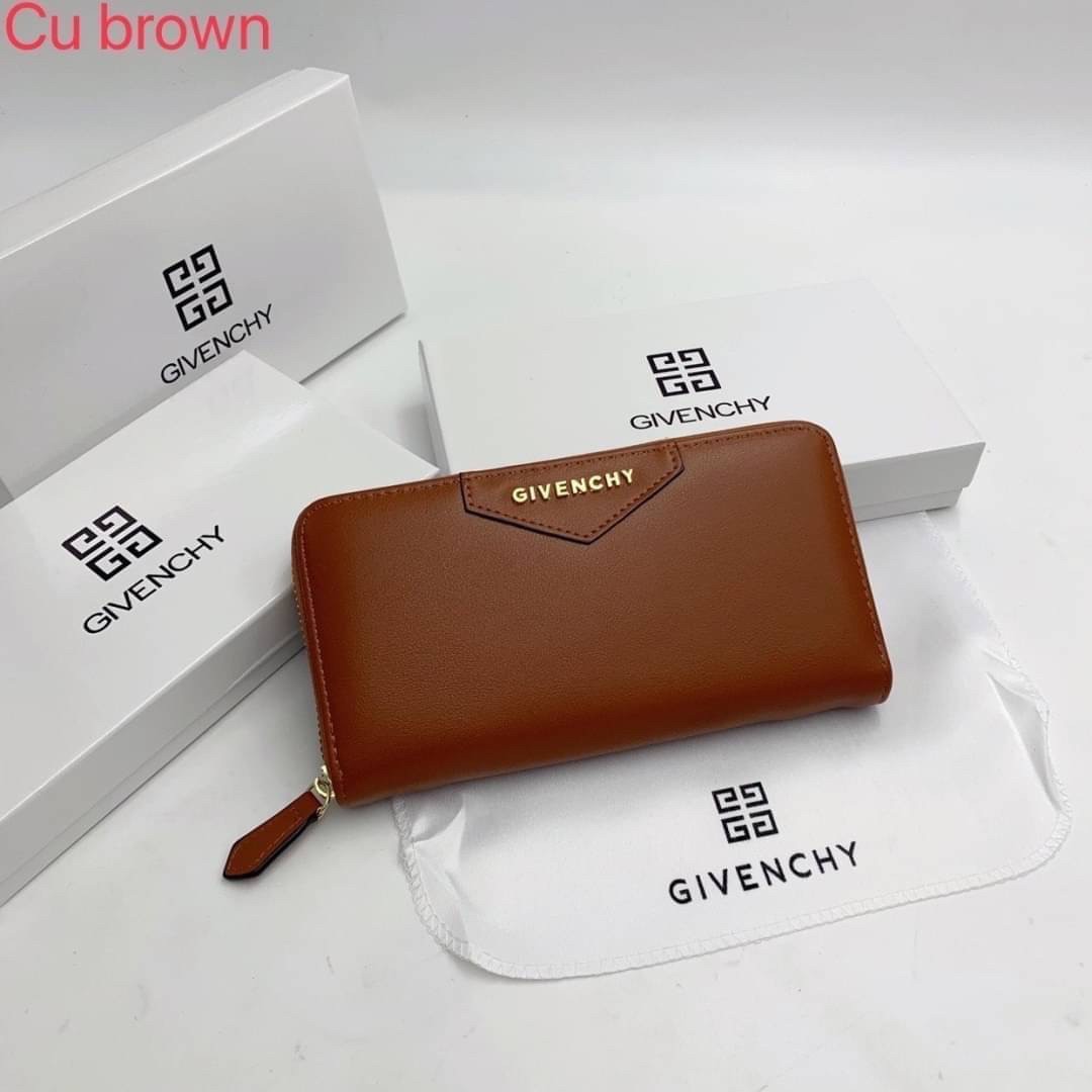GIVENCHY Long Wallet Zip-around กระเป๋าสตางค์ยาวจีวองชี ซิปรอบ ภาพถ่ายจากงานขายจริง Inside bill slots card slots center zip pocket.