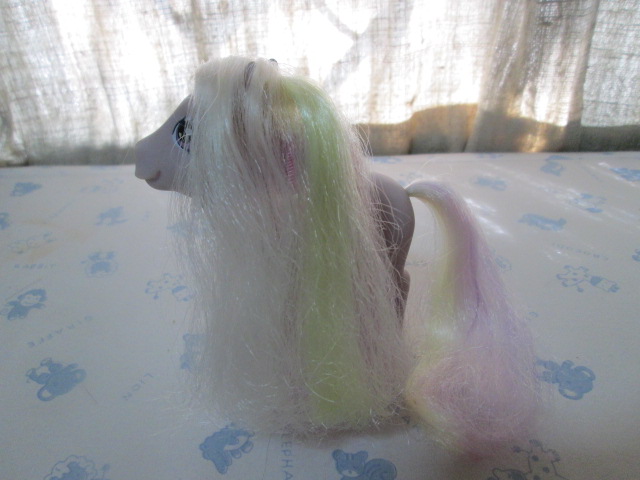 G3 My Little Pony "FLUTTERSHY" Figure ของเล่นมือสอง