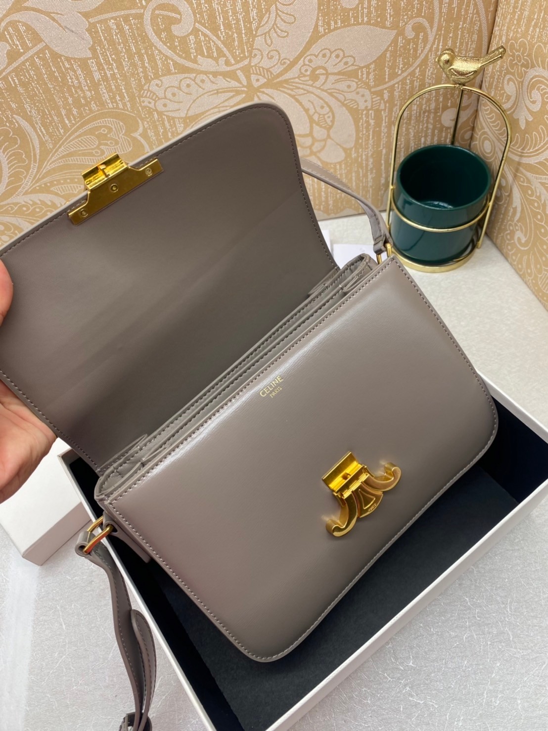 MEDIUM 22cm : CELINE CLASSIQUE TRIOMPHE BAG IN SHINY CALFSKIN / Celine Triomphe Bag / Celine Bag พร้อมส่ง 10 สี เกรดออริ 1:1 กระเป๋าแบรนด์หรูที่ควรมีแห่งปี