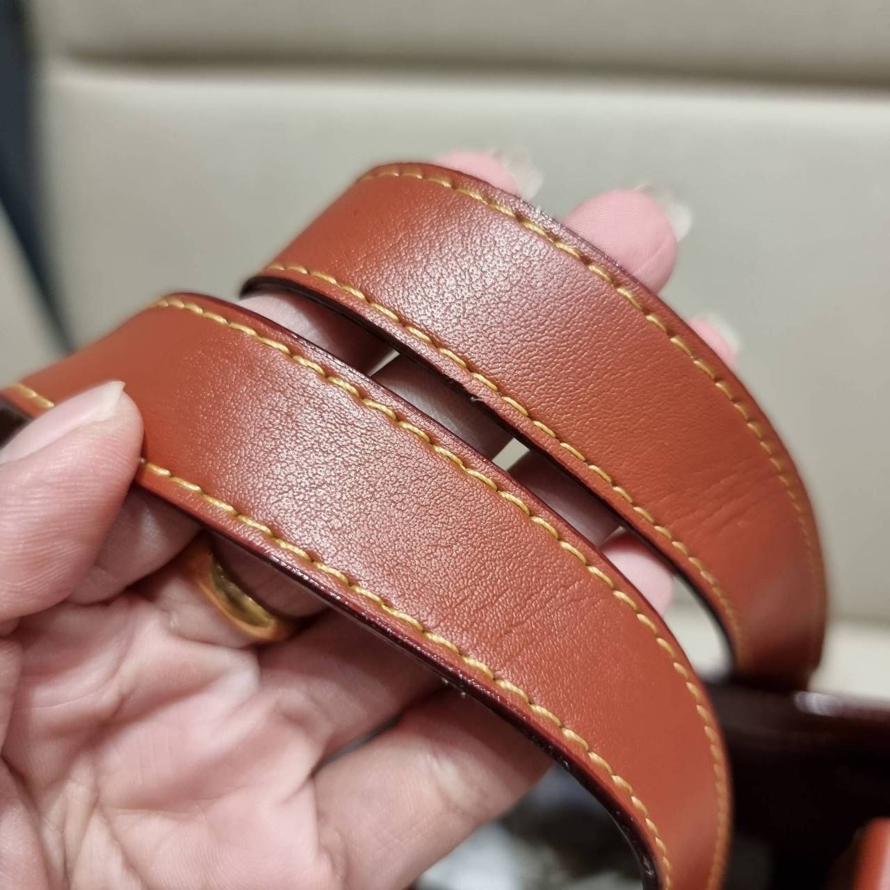 COACH C0776 FIELD TOTE WITH HORSE AND CARRIAGE PRINT คอลเลคชั่นสุดคลาสสิค สวยหรูดูแพง กระเป๋าทรงโท้ท ไซส์ใหญ่จุคุ้ม ฟังก์ชั่นการใช้งานสะดวกที่สุด มีทั้งสายคล้องแขนในตัว และสายครอสบอดี้ วัสดุหนังแคนวาสเคลือบลายสลับหนังแท้ ปากกระเป๋ามีกระดุมแม่เหล็กไว้ปิดกั