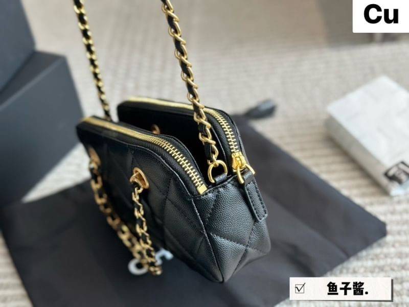 CHANEL Mini Bag On Chain กระเป๋าถือหรือสะพายได้ มีสายในตัว โซ่สลับหนังสีทองสวยงาม หนังคาเวียร์ รุ่น 2 ซิป สะดวกใช้งาน น่ารักน่าใช้ สวยก่อนใครได้เลย รับรองไม่ผิดหวังจ้า