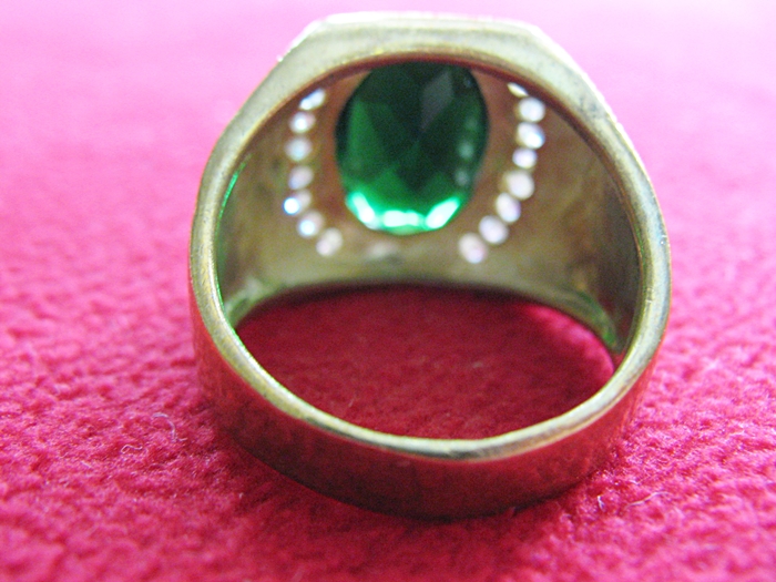 สินค้าหมดค่ะ แหวนพลอยมรกตทองเหลืองประดับเพชรข้าง(ราศีพฤษภ)ค่ะ