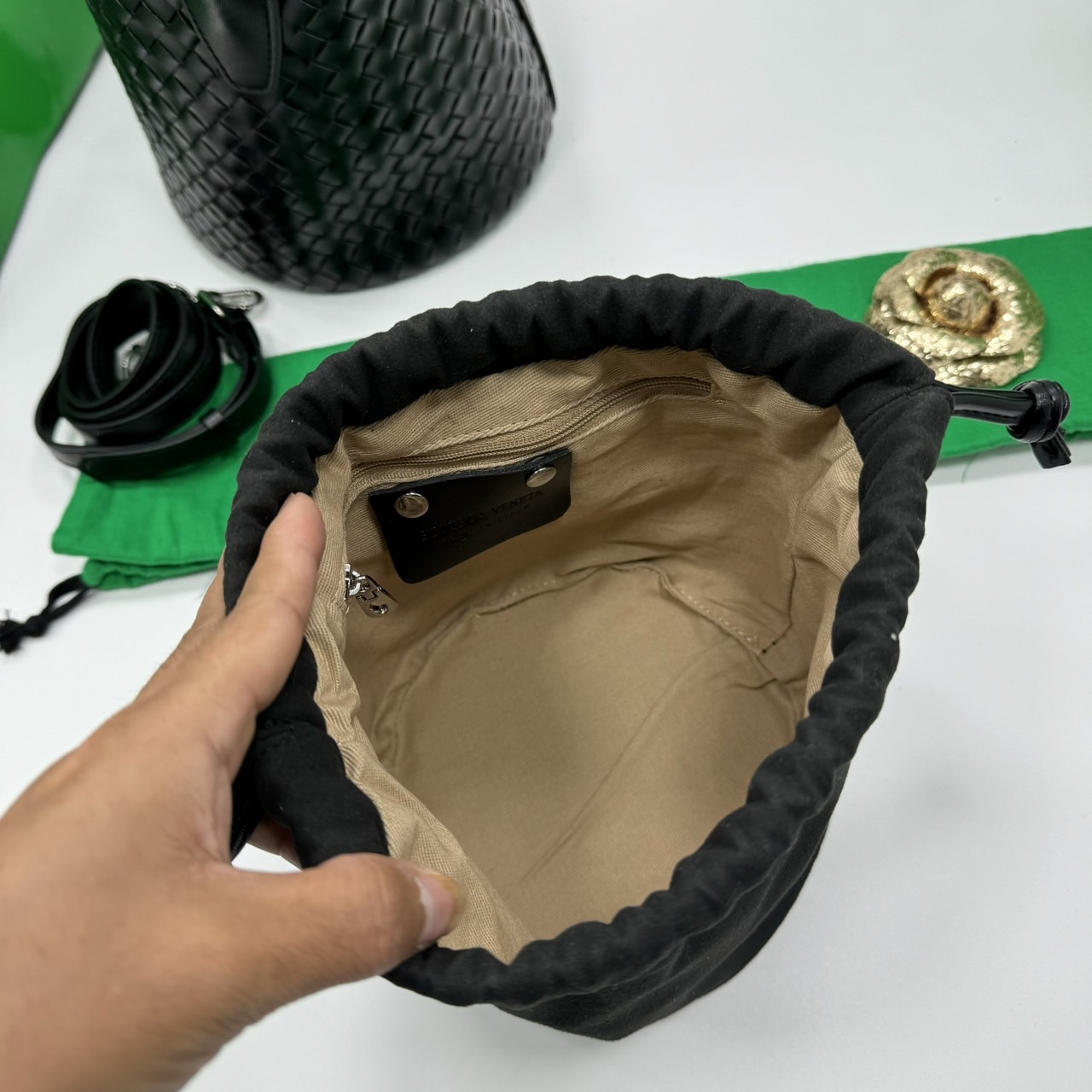 BOTTEGA MINI CABAT LEATHER TOTE BAG 19cm กระเป๋าสะพายขนาดมินิ พร้อมใบลูก ดีไซส์สานเป็นเอกลักษณ์ หนัง nappa นิ่มสวยงาม