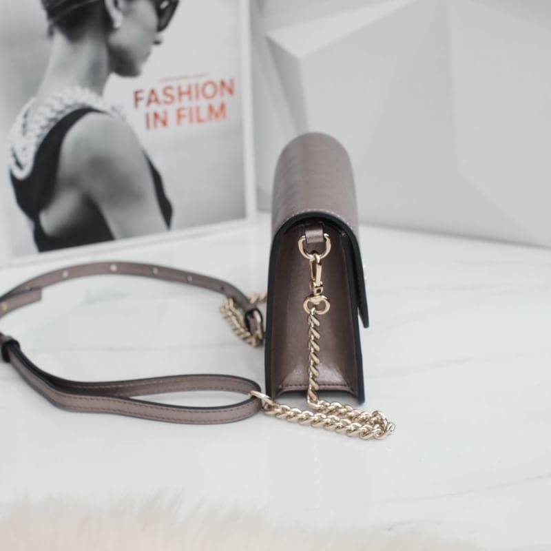 ทรงน่ารักมาก ใบเล็ก สี Glitter ✨ Limited รับ (summer) **KEEPBAG_Aris กระเป๋าใบใหม่เอาใจสาวทุกสไตล์เลยค่ะ 🌈🌈Summer นี้ ใครกำลังมองหากระเป๋าใบเล็กกะทัดรัด เหมาะกับทุกๆวัน ใช้งานง่าย ใส่ของครบใบนี้แนะนำเลยค่า น้ำหนักเบา สะพายไม่เจ็บไหล