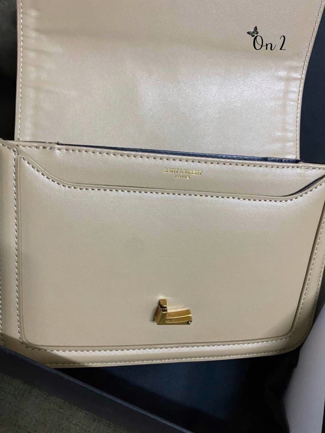 ไอเท็มขึ้นแท่น the best seller!! YSL SOLFERINO SATCHEL LEATHER / YSL crossbody bag กระเป๋าสะพายข้าง โลโก้โดดเด่น ดีเทลดูแพงด้วยตัวล็อค ใช้งานง่าย แน่นหนา งานหนังสวยเต็มใบ ภายในเป็นช่องโล่ง ใส่ของสำคัญได้เลยสบายๆ สายสะพายครอส ปรับใช้ได้ตามตัว ใบจริงสวยคม ร