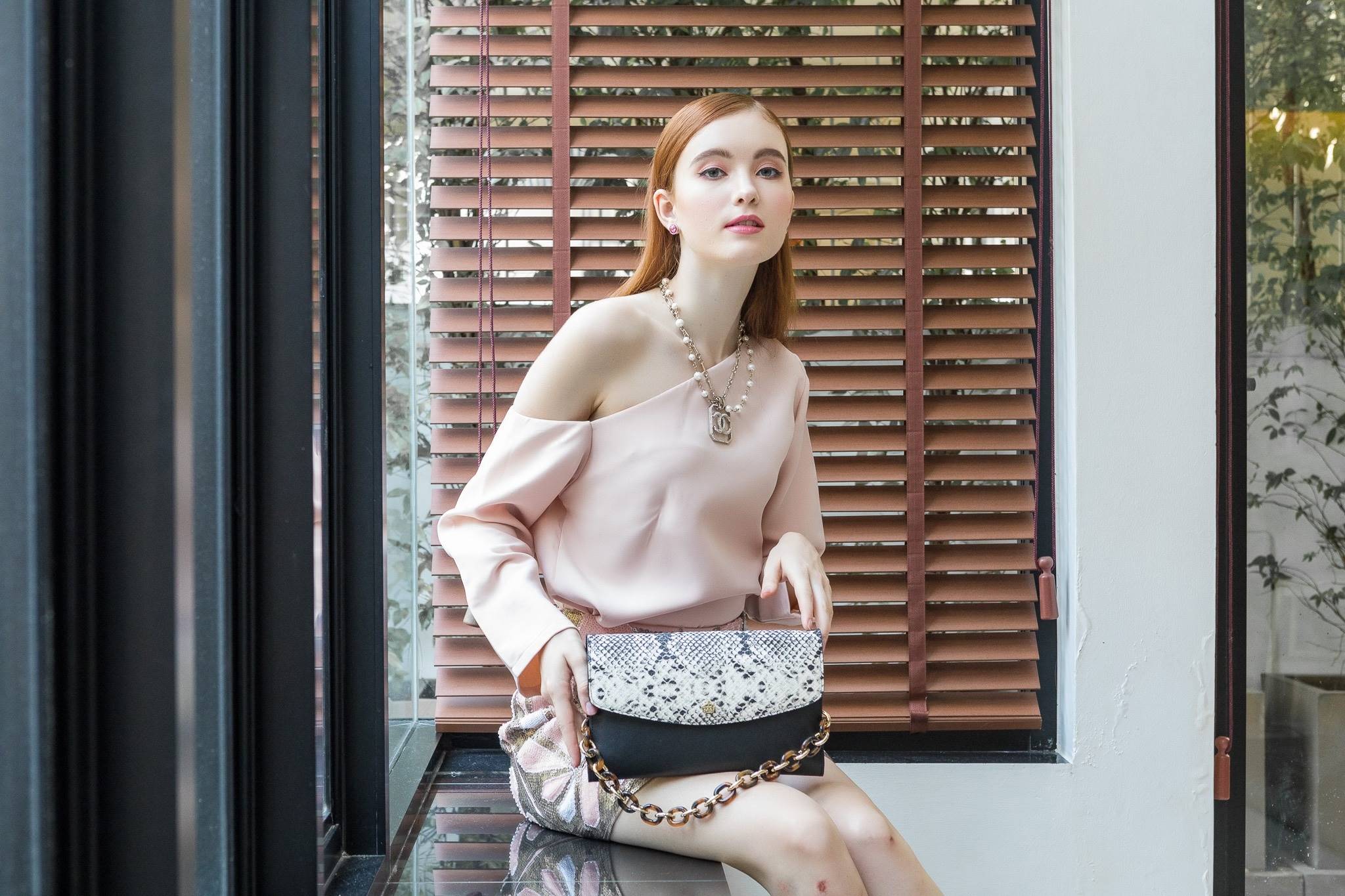 คลัชมาใหม่ สัปดาห์นี้ค่า ‘ Stair ‘ Clutch bag ✔️รอบนี้เข้าเพิ่มอีก 5 ลายเลยน๊า หลังจากปล่อยคอลเลคชั่นแรกออกไปแล้วได้รับความนิยมมากๆ รอบนี้จัดเฉดสีกลางๆ ให้แมทช์ง่ายกับชุดด้วยค่า **หนังวัวแท้ค่า