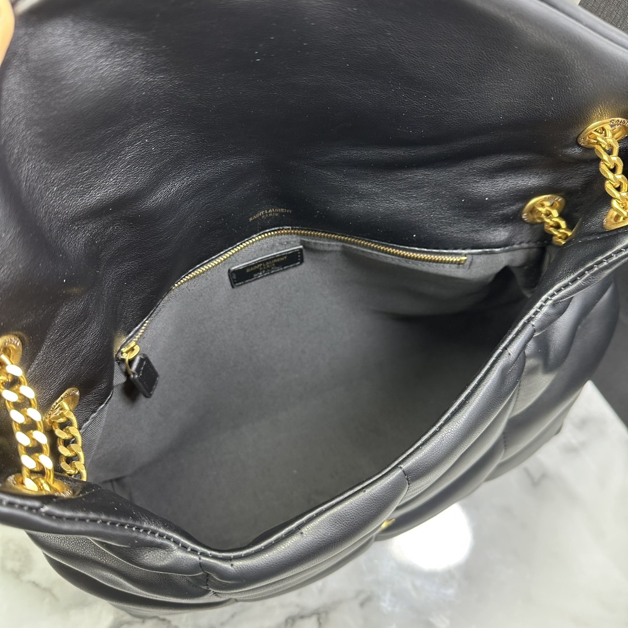 ORI หนังแท้ | 32cm YSL PUFFER Medium in Nappa leather กระเป๋าสะพายรุ่นยอดนิยม ทรงสวย ใช้ได้บ่อยไม่มีเบื่อ วัสดุหนังสัมผัสนิ่มมือ ดีไซน์เรียบหรู ดูแพง สะพายได้หลากหลาย