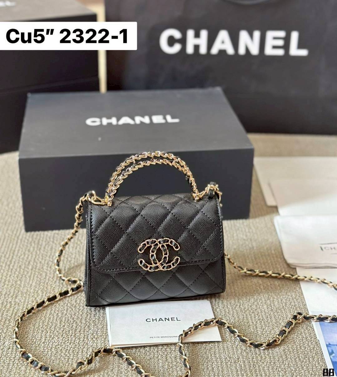 Chanel Caviar Mini Kelly Bag กระเป๋าถือทรงสวยไซส์มินิน่ารัก พร้อมหูจับและโลโก้หน้าร้อยโซ่สีทองสวยโดดเด่น ดีไซน์เรียบ หรูหรา สะพายแล้วขับผิวมากๆ