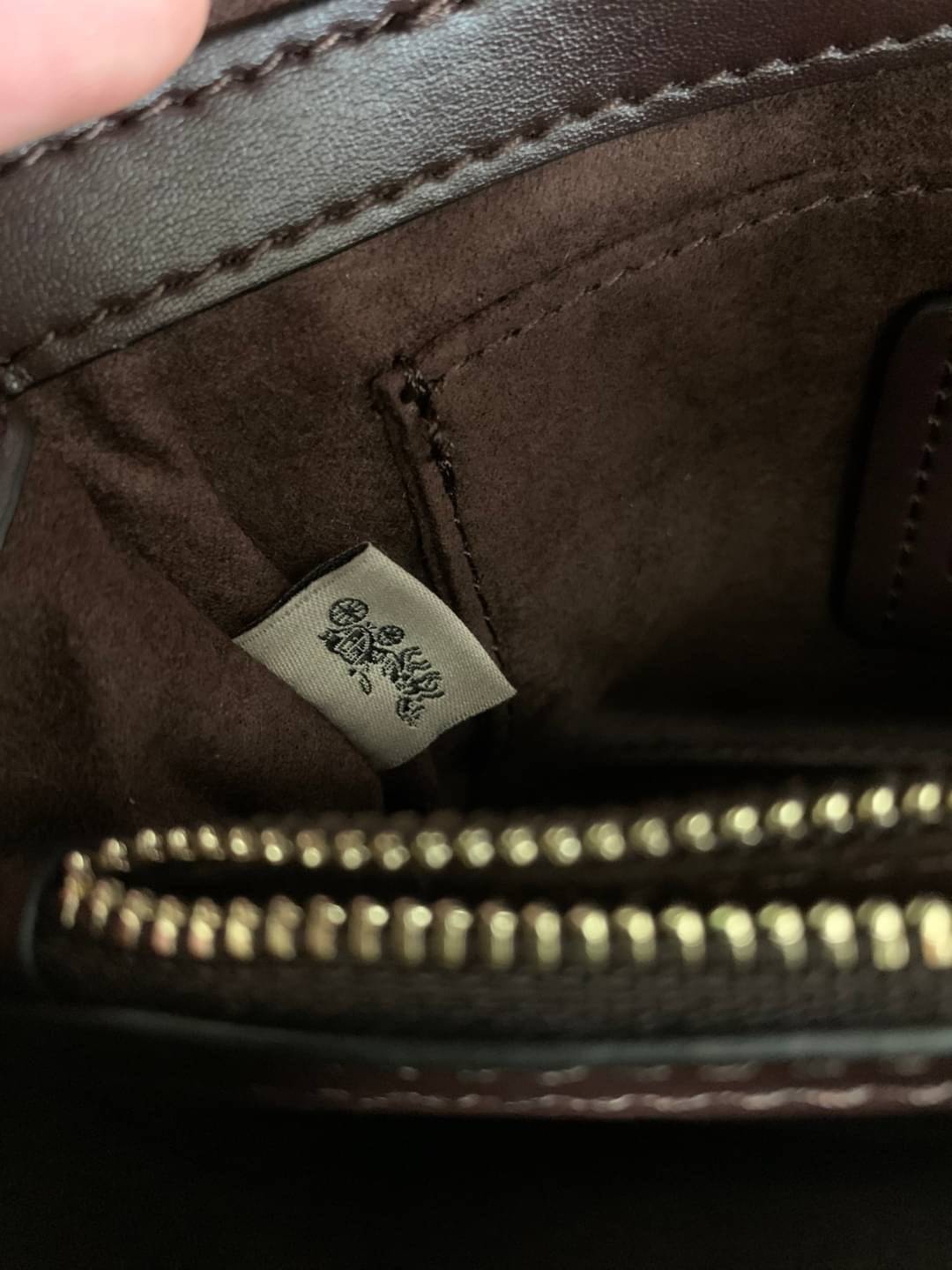 COACH TILLY SATCHEL 23 ((C1802//C1439/C1435)) พร้อมส่งที่ไทยทันทีค่ะ! กระเป๋าสะพายครอสบอดี้ร์หรือหิ้วก็เก๋ไปอีกค่ะ หนังแท้สวยงาม เปิดปิดกระเป๋าแบบหมุนล็อค ภายในมี2ช่องหลัก ใส่กระเป๋าเงินใบกลางได้;มือถือได้ทุกรุ่น;ของจำเป็นสาวๆได้ครบค่ะ;มีช่องซิปกลางและช่อ