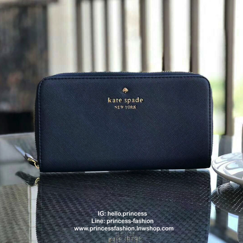 KATE SPADE LONG WALLET กระเป๋าสตางค์ใบยาวรุ่นใหม่ล่าสุดหนัง Saffiano สไตล์ PRADA สวยน่าใช้ ภายในมีช่องซิป1ช่อง และช่องใส่บัตรหลายช่อง ใส่เหรียญ บัตรได้เยอะ ตัวจริงสวยน่าใช้มากค่ะ
