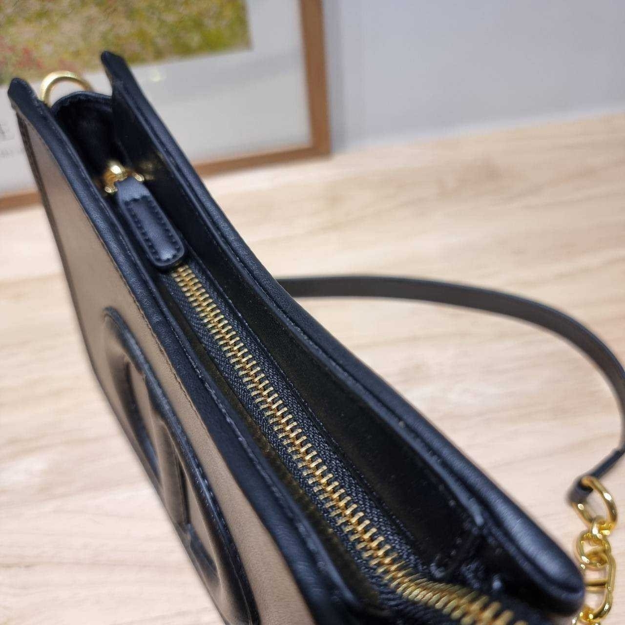 CD SIGNATURE HOBO MINI BAG กระเป๋าสะพายซิกเนเจอร์ โดดเด่นด้วยโลโก้เอกลักษณ์ เกรดออริ 1:1 ใช้งานต่างประเทศได้