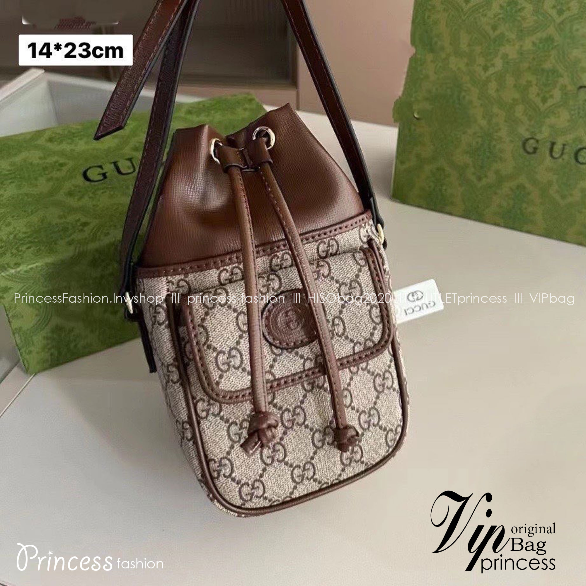 GUCCI GG Supreme canvas bucket crossbody bag / Gucci Bucket Monogram Canvas Bag พร้อมส่ง กระเป๋าสะพายทรงบัคเก็ต จะชุดสบายหรือชุดเต็ม ใบนี้พร้อมมาก ใช้ได้ทั้งชายหญิง ดีไซด์สวยงานจริงเเค่นี้ก้ได้ลุคดูดี แมทซ์ง่ายกับทุกชุด