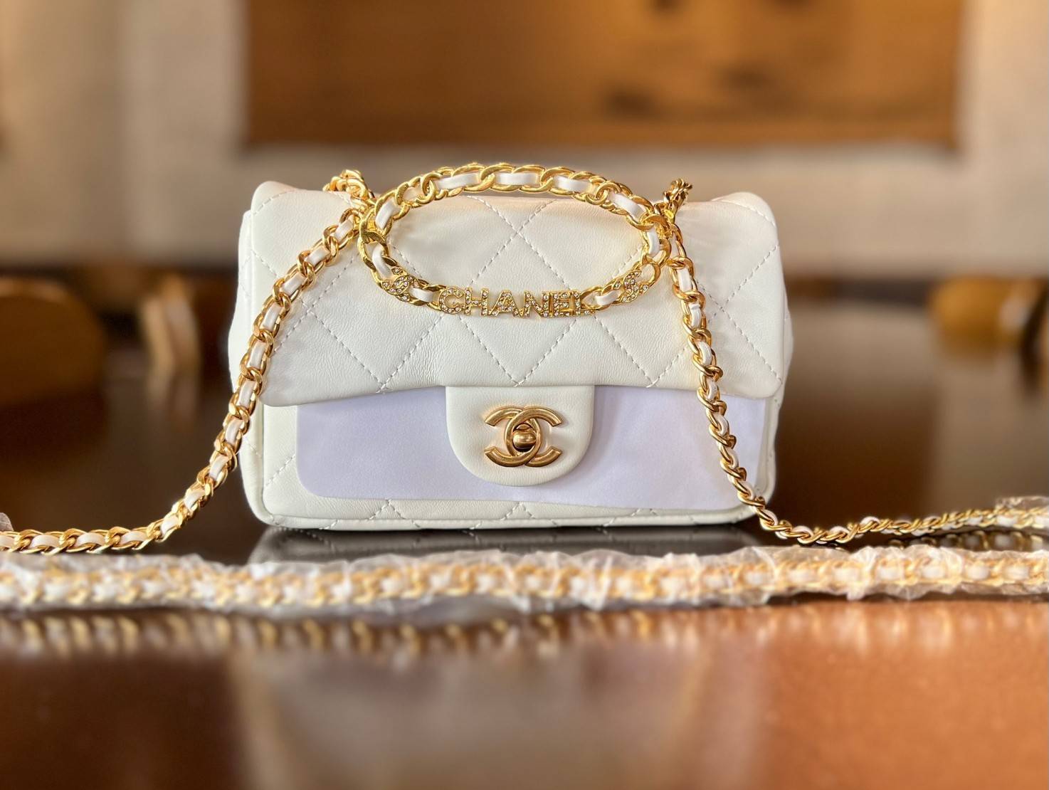 Chanel Small Flap Bag with Top Handle 8" /CHANEL CHAIN SHOULDER BAG กระเป๋าสะพายได้และหิ้วได้ หนังสวย เรียบ สัมผัสนุ่มมือ น่าใช้มากๆ