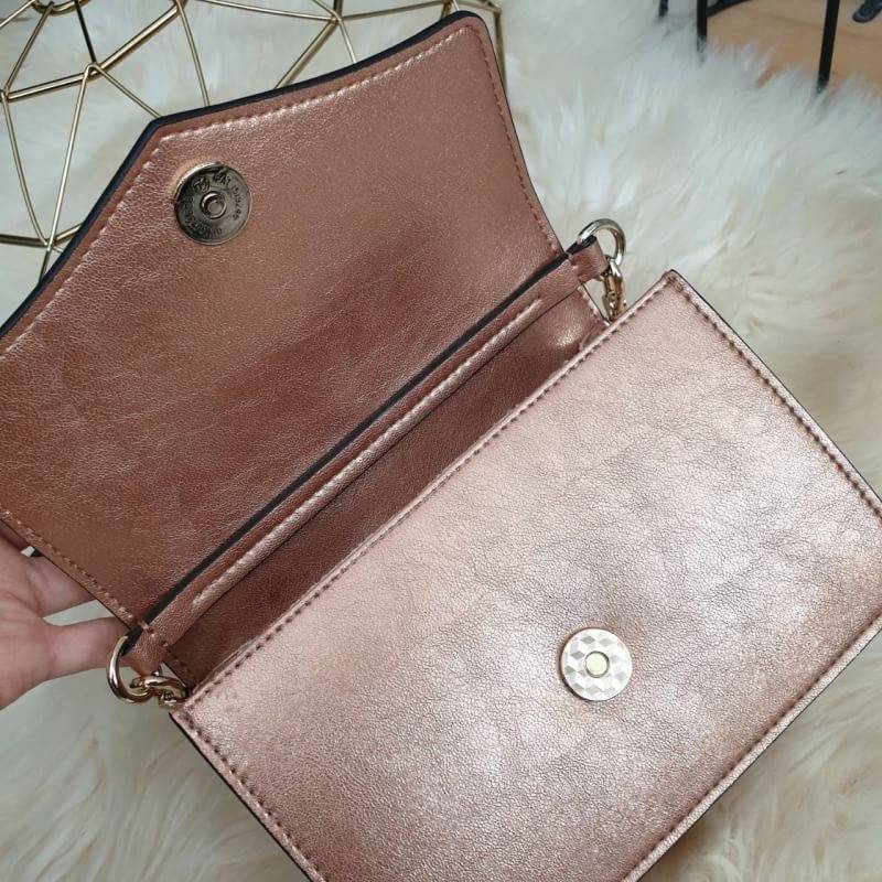 ทรงน่ารักมาก ใบเล็ก สี Glitter ✨ Limited รับ (summer) **KEEPBAG_Aris กระเป๋าใบใหม่เอาใจสาวทุกสไตล์เลยค่ะ 🌈🌈Summer นี้ ใครกำลังมองหากระเป๋าใบเล็กกะทัดรัด เหมาะกับทุกๆวัน ใช้งานง่าย ใส่ของครบใบนี้แนะนำเลยค่า น้ำหนักเบา สะพายไม่เจ็บไหล