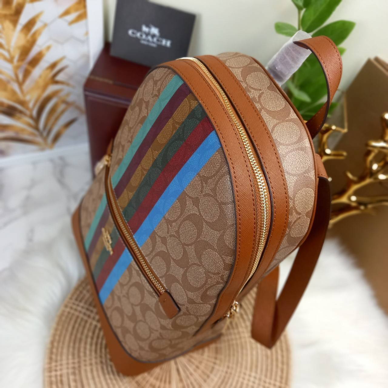 COACH KENLEY BACKPACK IN SIGNATURE CANVAS WITH STRIPE (COACH C5795)🌈🍁กระเป๋าเป้ กระเป๋าสะพายรุ่น Unisex ที่ใช้ได้ทั้งชายและหญิง รูปทรงสวย ขนาดกำลังดี// วัสดุแคนวาสคุณภาพ ผสมหนังแท้ ลาย SIGNATURE//เปิด-ปิด ด้วยซิบ ด้านในโล่งกว้าง จุของได้เย