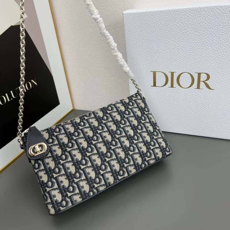 DIOR 30 Montaigne Dior Midi Mini Bag Blue Dior Oblique Jacquard กระเป๋าถือ/สะพายคอลใหม่ล่าสุด ดีไซน์หรูหรา รูปทรงใช้งานง่าย ได้ทั้งงานกลางวันและกลางคืน สวยหรู ดูดี มีระดับ