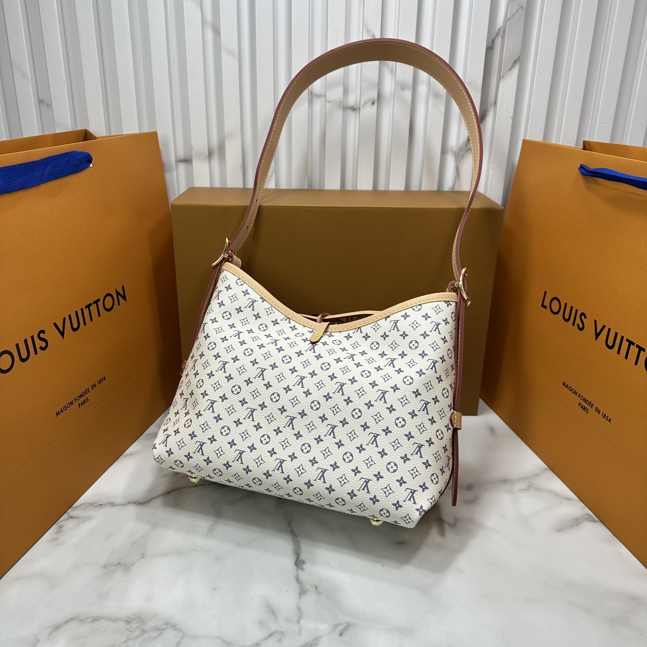 ORI หนังแท้ | LV CarryAll PM bag กระเป๋าสะพายทรงโท้ทแครี่ออล Monogram แคนวาสแต่งขอบหนังผสานเสน่ห์สวยงามเข้ากับดีไซน์ที่รับกับสรีระให้คุณพกพาไปได้ทุกที่ ด้านในออกแบบมาอย่างชาญฉลาด มาพร้อมใบเล็กเข้าเซ็ท