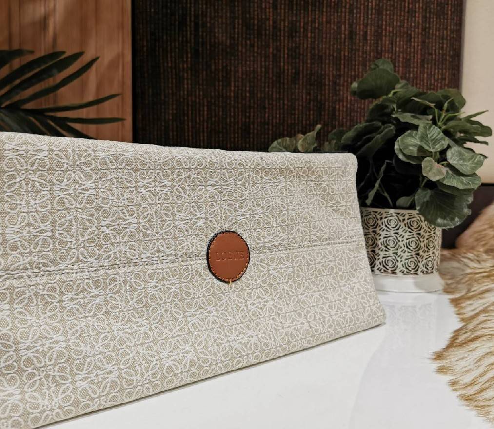 พร้อมส่งความสวยห้ามพลาดค่ะ! 🎉NEW ARRIVAL! LOEWE TOTE BAG VIP GIFT WITH PURCHASE (GWP) Limited Edition จาก "LOEWE PERFUME DUTYFREE" คอลเลคชั่น Loewe Anagram วัสดุ Canvas & Leather ใบใหญ่ น้ำหนักเบา ภายในโล่งกว้างและจุ ใส่เอกสารA4 เสื้อผ้า