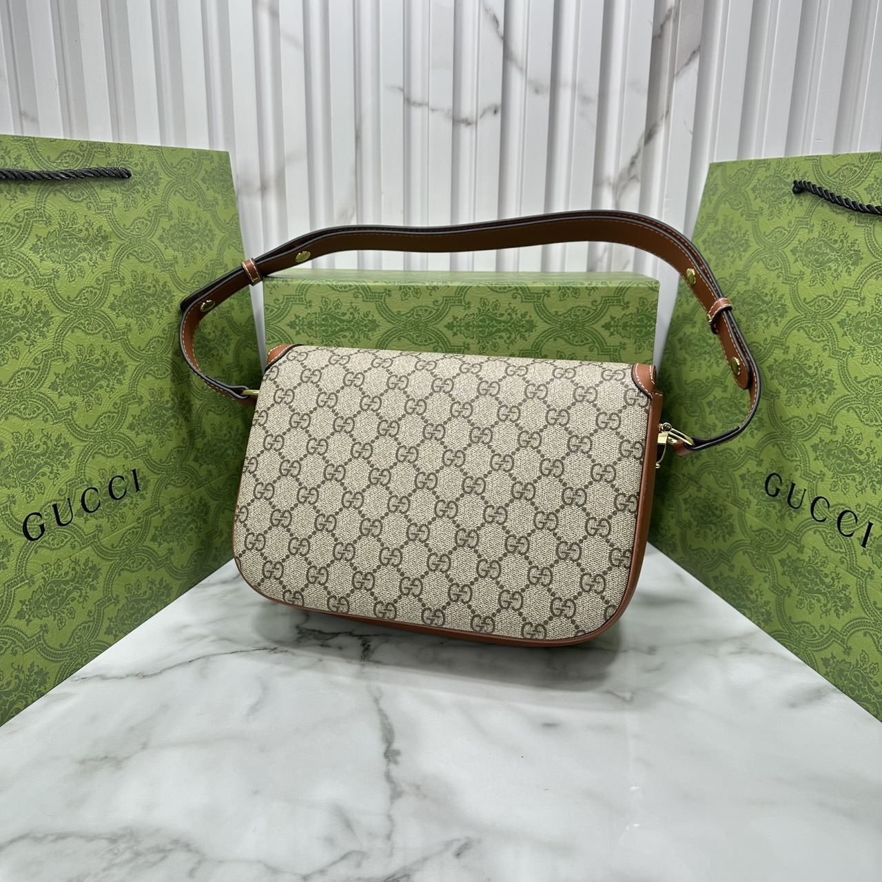 Gucci Horsebit 1955 Soft small shoulder bag ปรับโฉมใหม่เรียบสวยหรู กระเป๋าสะพายไหล่/สะพายข้างทรงคลาสสิค สวยผู้ดี ดารา เซเลปใช้กันเพียบ สวยอยู่ทรง