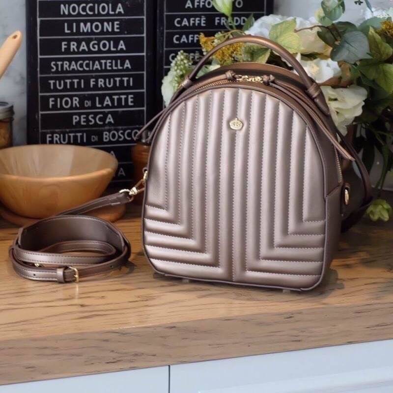 KEEP ' Nadia ' backpack 🎒👟 เป้ หนังแกะสังเคราะห์ สวย หรู ปักลายพิเศษ สามารถสะพายหลัง หรือ สะพายข้างได้ เลิศ !! =>> กระเป๋าทรงสวย งาน handmade เย็บแบบฝีมือต่อฝีมือ เพิ่อให้ได้ใบนี้