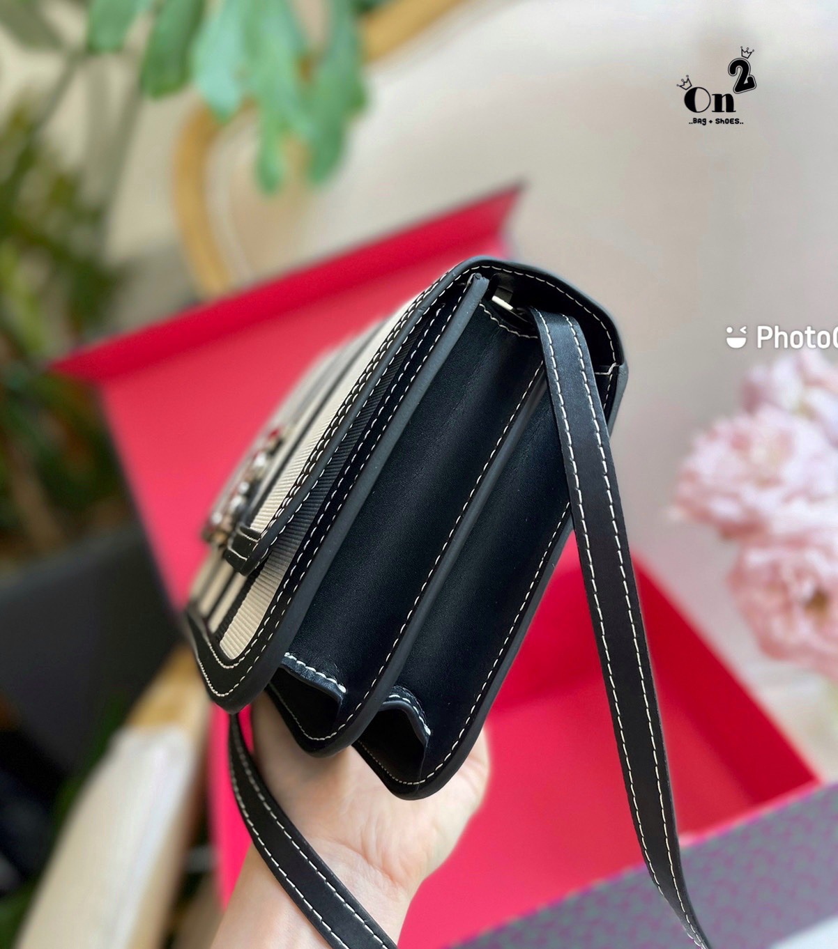 BURBERRY FRAGRANCES LEATHER CROSSBODY BAG / BB Shoulder Bag กระเป๋าสะพาย ทรงกล่อง เปิดหน้า อะไหล่ทอง สายสะพายยาวแบบครอสบอดี้ ได้ทุกลุค เกรดงานสวย.น่ารักมากๆ งานชนชอป ใช้ได้ Everyday Look เลยค่า