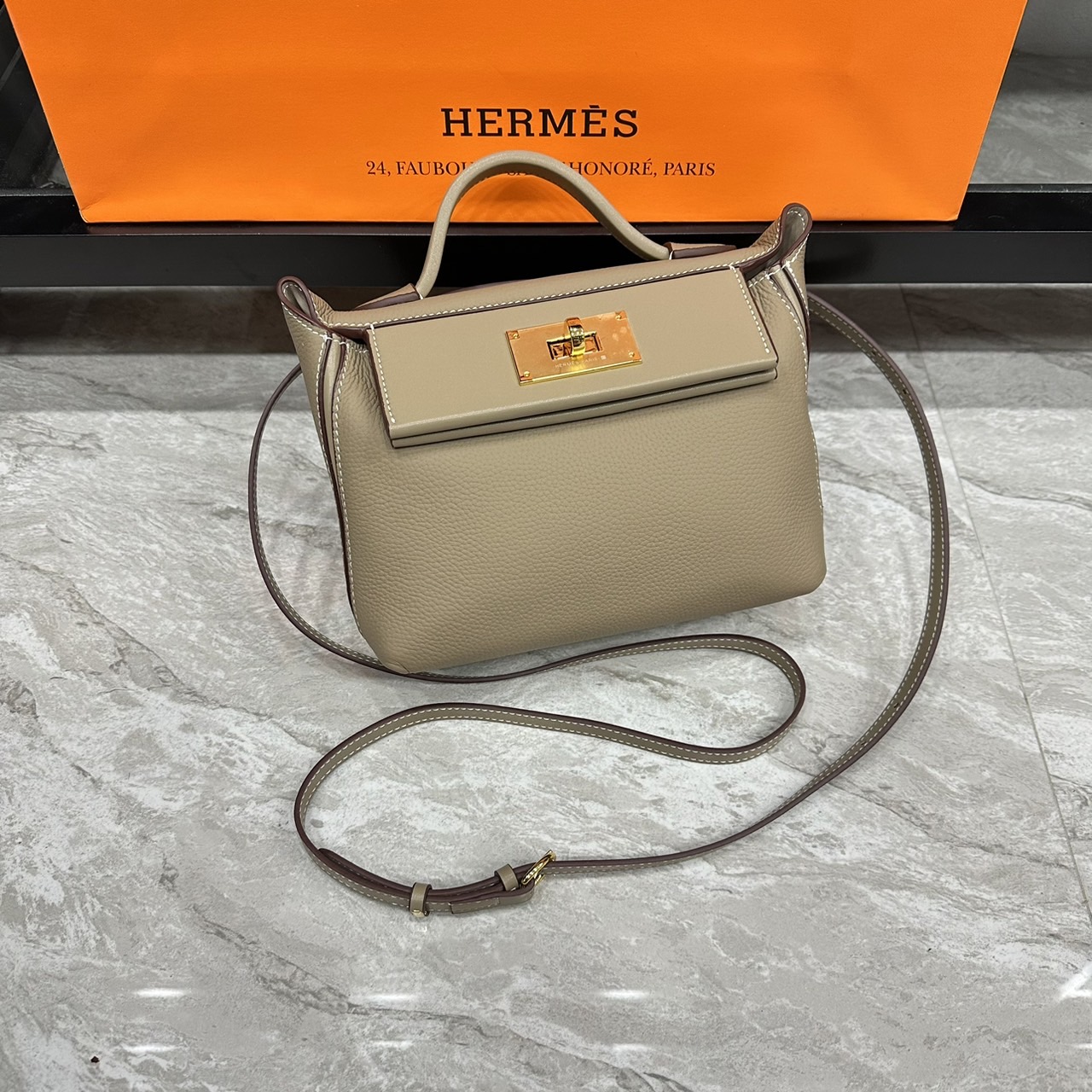 HERMES Hermes 24/24 Mini bag 20cm กระเป๋าถือ/สะพายแบรนด์หรู เอกลักษณ์ของความสง่างาม เกรดออริ สลับแท้ 1:1 ใช้งานต่างประเทศได้