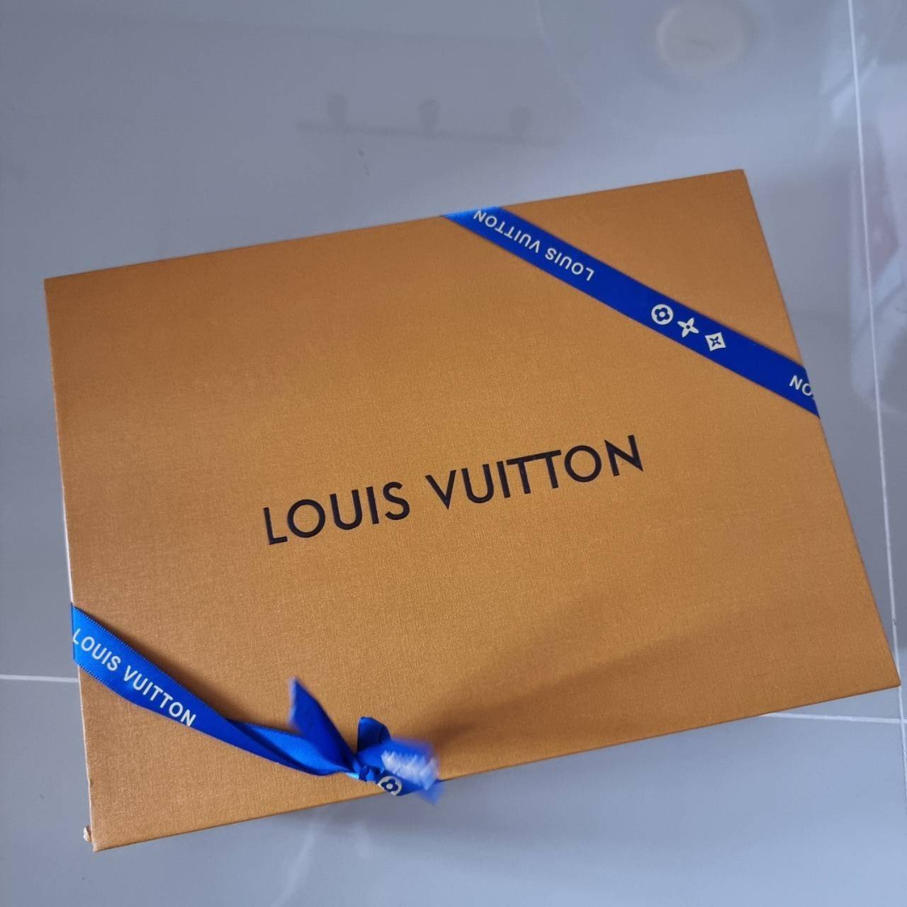 LV vivacite bag กระเป๋าสะพายมัลติ สายหนังครอสบอดี้ ปรับได้ตามต้องการ